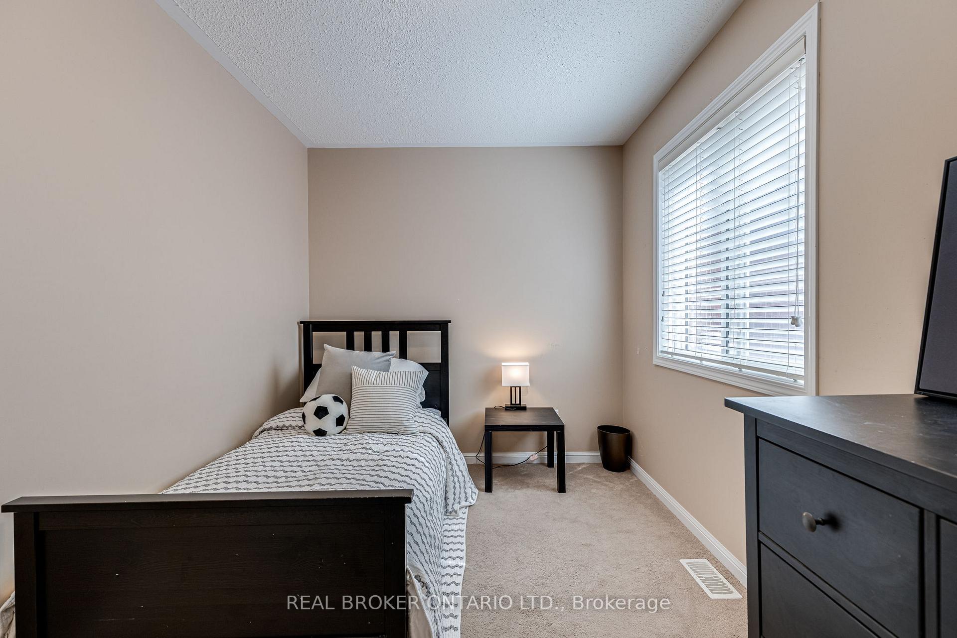 Photo 27 of 19 Coachlight Crescent, Brampton, Vales of Castlemore — HOMEH