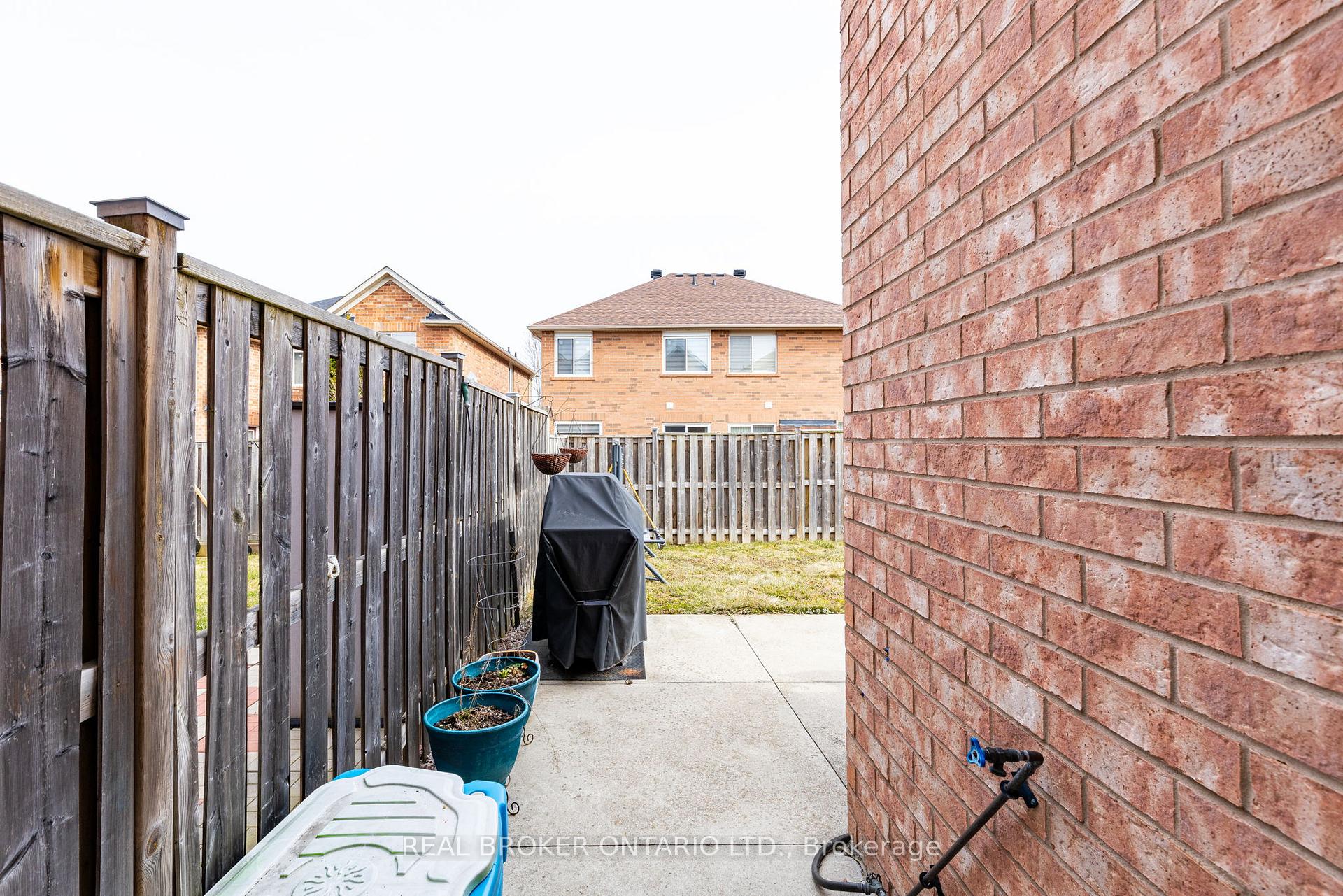 Photo 31 of 19 Coachlight Crescent, Brampton, Vales of Castlemore — HOMEH