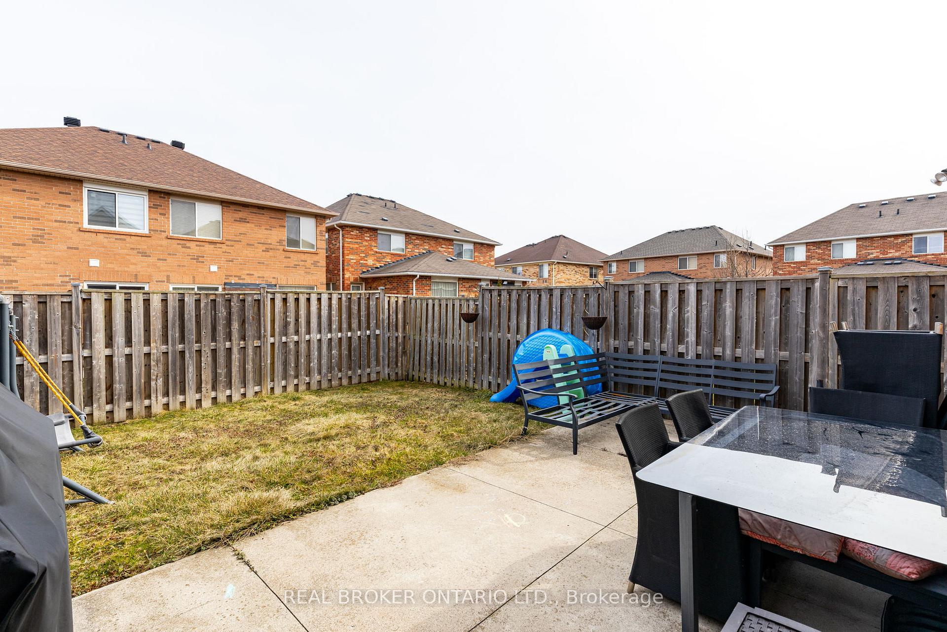 Photo 32 of 19 Coachlight Crescent, Brampton, Vales of Castlemore — HOMEH