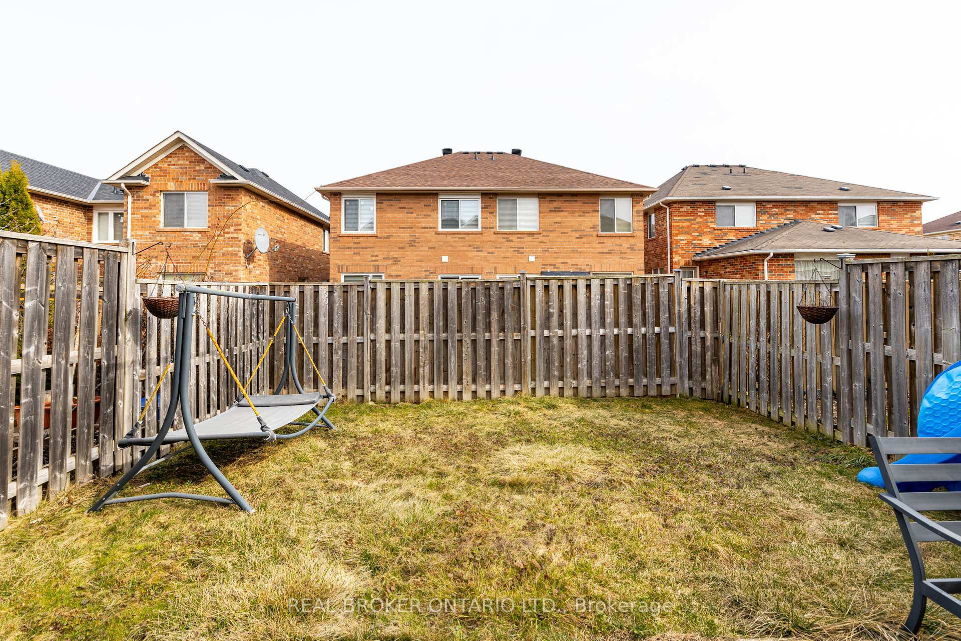 Photo 33 of 19 Coachlight Crescent, Brampton, Vales of Castlemore — HOMEH