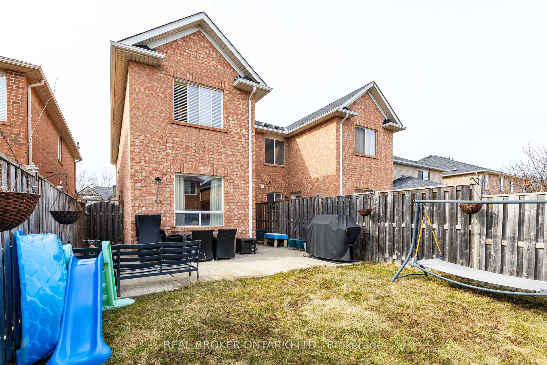 Photo 34 of 19 Coachlight Crescent, Brampton, Vales of Castlemore — HOMEH