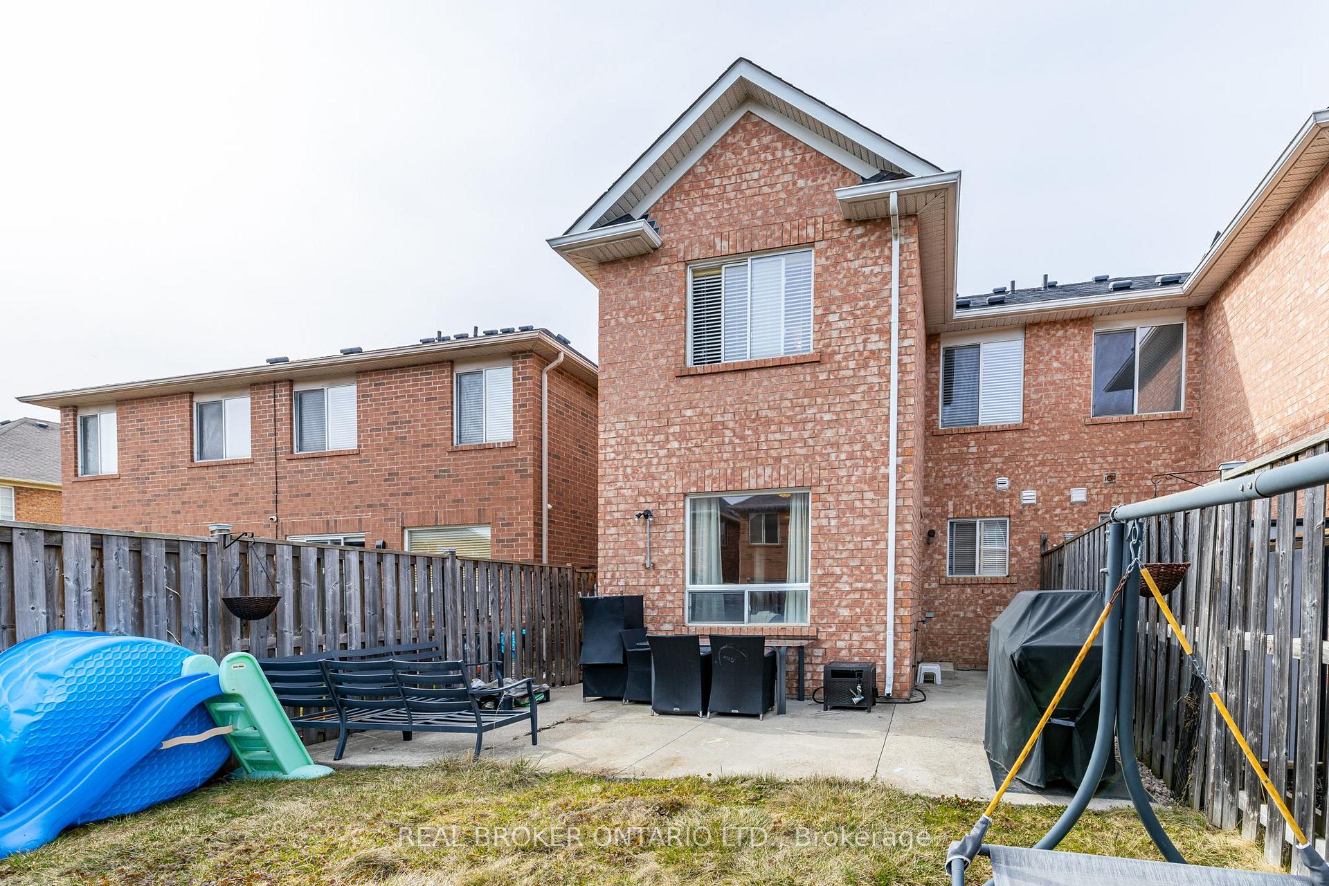 Photo 35 of 19 Coachlight Crescent, Brampton, Vales of Castlemore — HOMEH