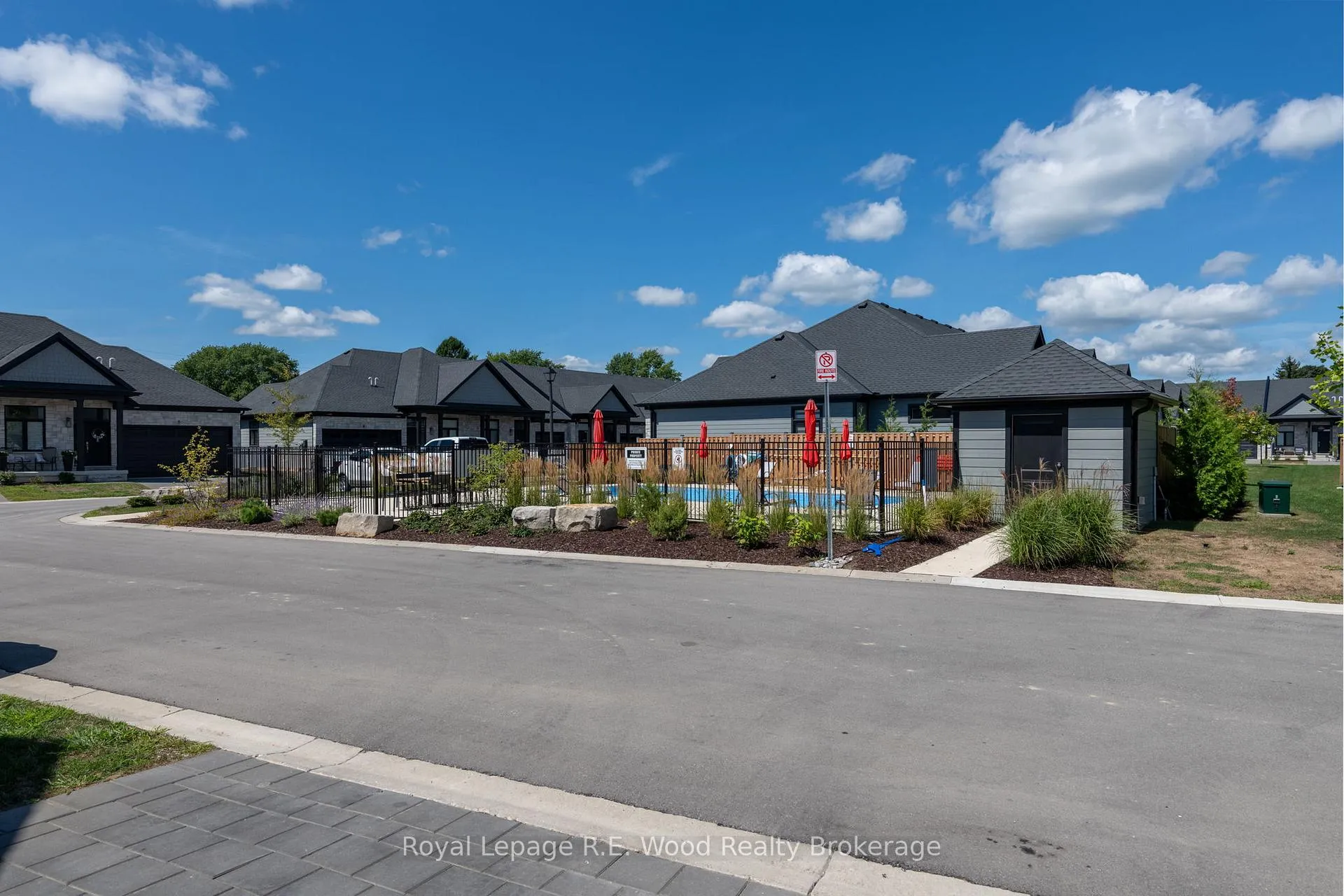 Photo 5 of Unit 32, 63 Compass Trail, Central Elgin, Rural Central Elgin — HOMEH