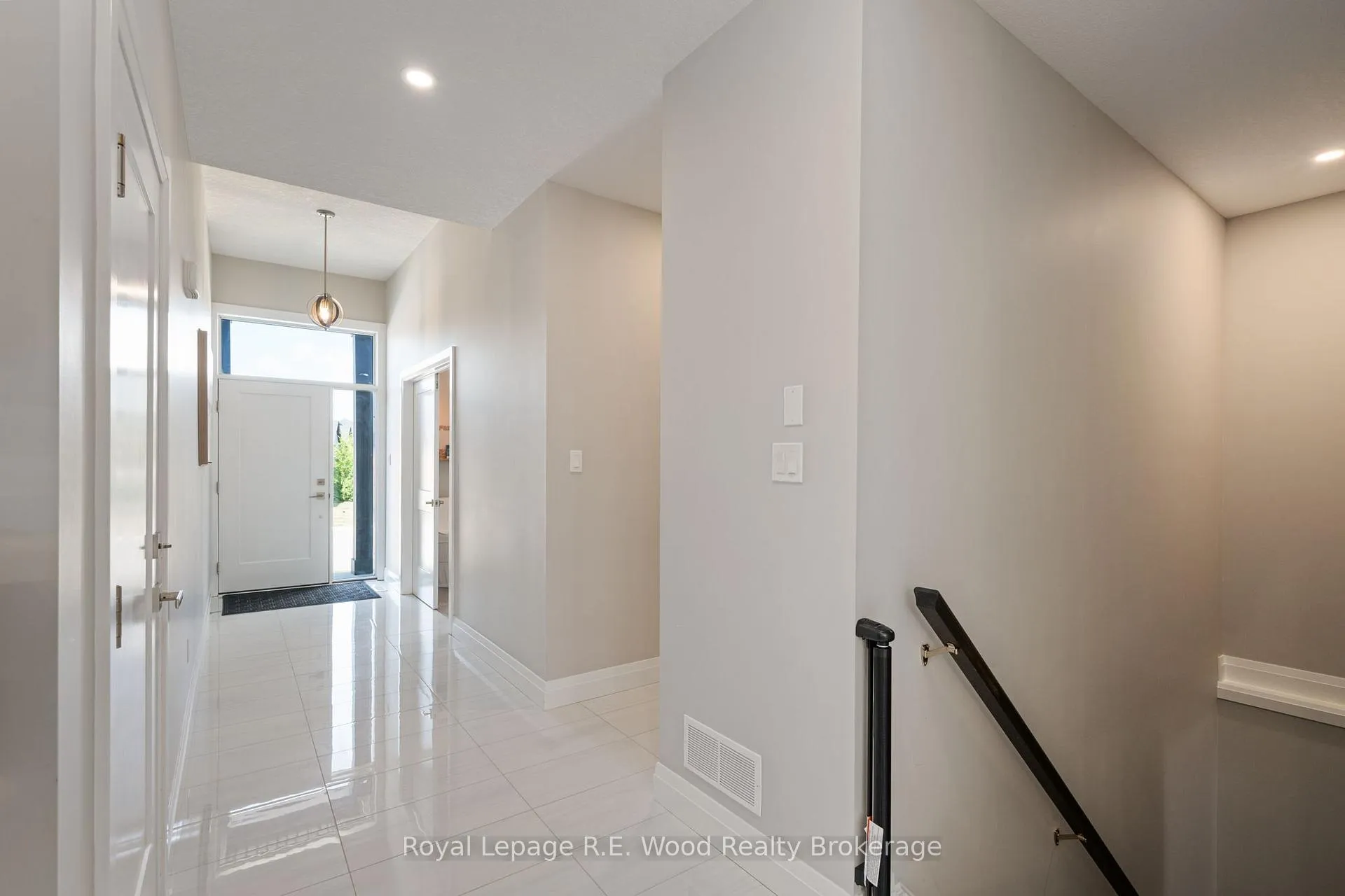Photo 7 of Unit 32, 63 Compass Trail, Central Elgin, Rural Central Elgin — HOMEH
