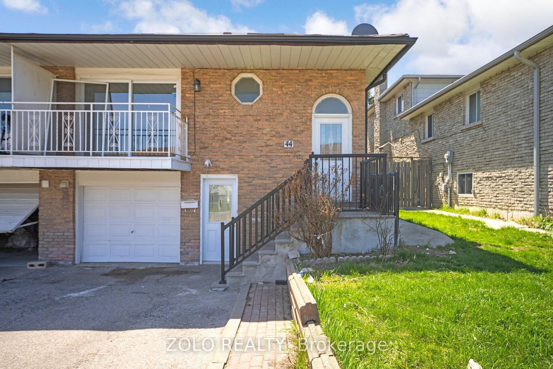 Front of 44 Fallway Road