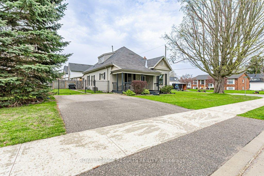 Photo 3 of 116 Hughes Street, St. Thomas — HOMEH