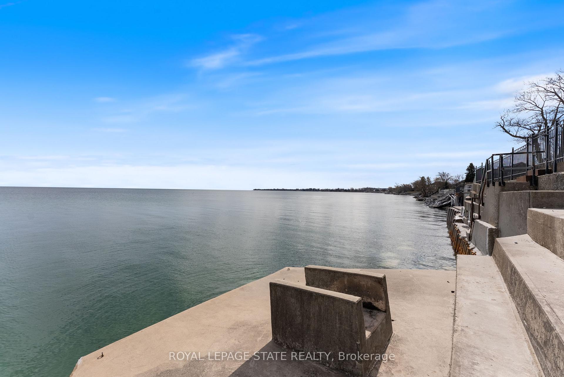 Photo 3 of 66 Seabreeze Crescent, Hamilton, Lakeshore — HOMEH