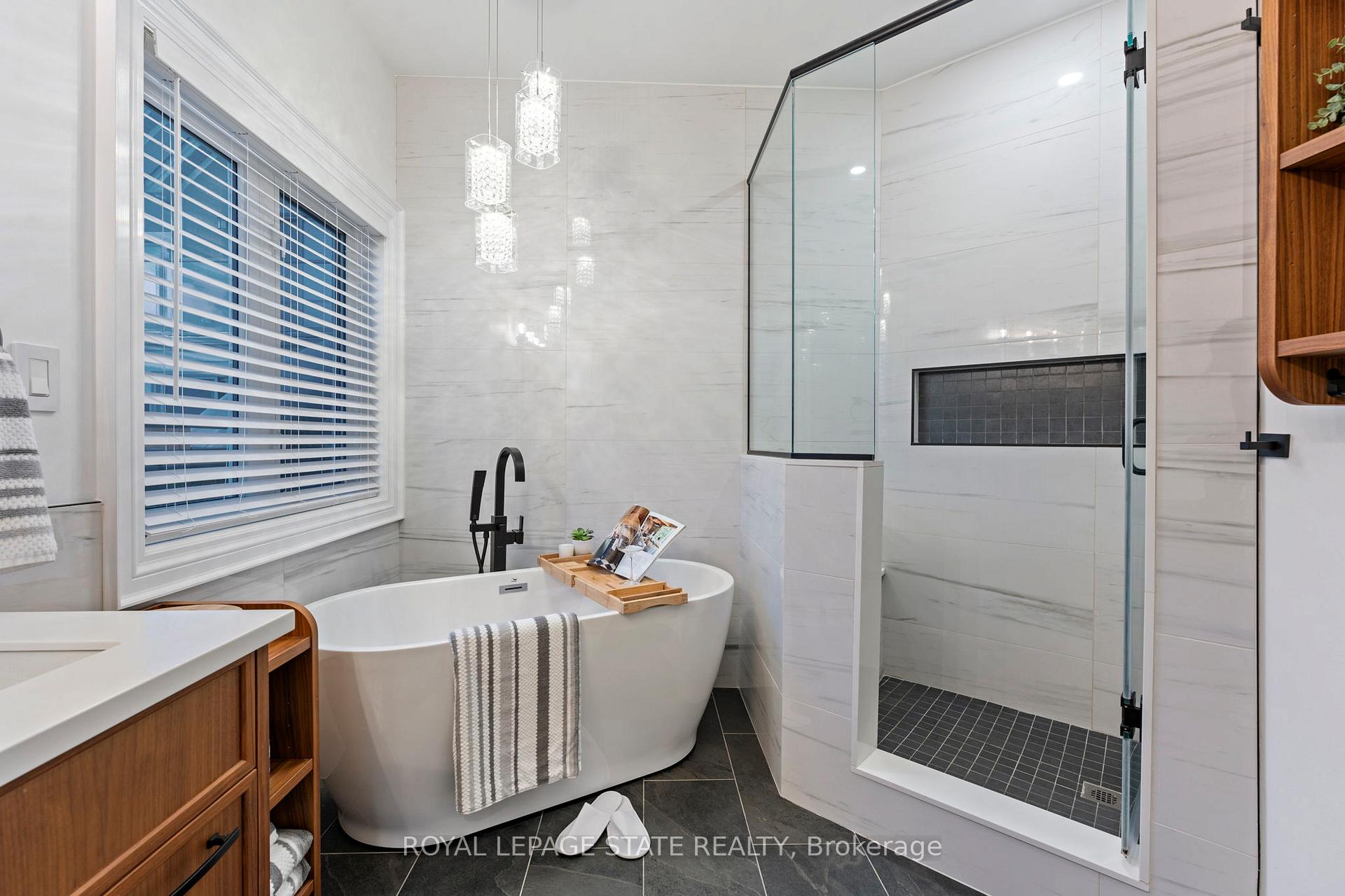 Photo 19 of 66 Seabreeze Crescent, Hamilton, Lakeshore — HOMEH