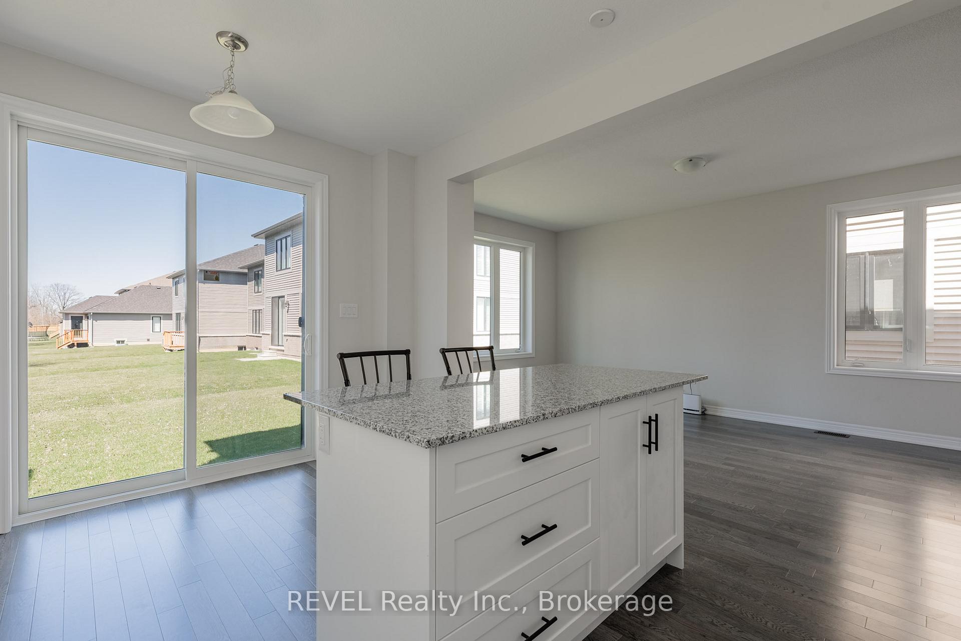 Photo 13 of 98 Marion Street, Hamilton, Mount Hope — HOMEH