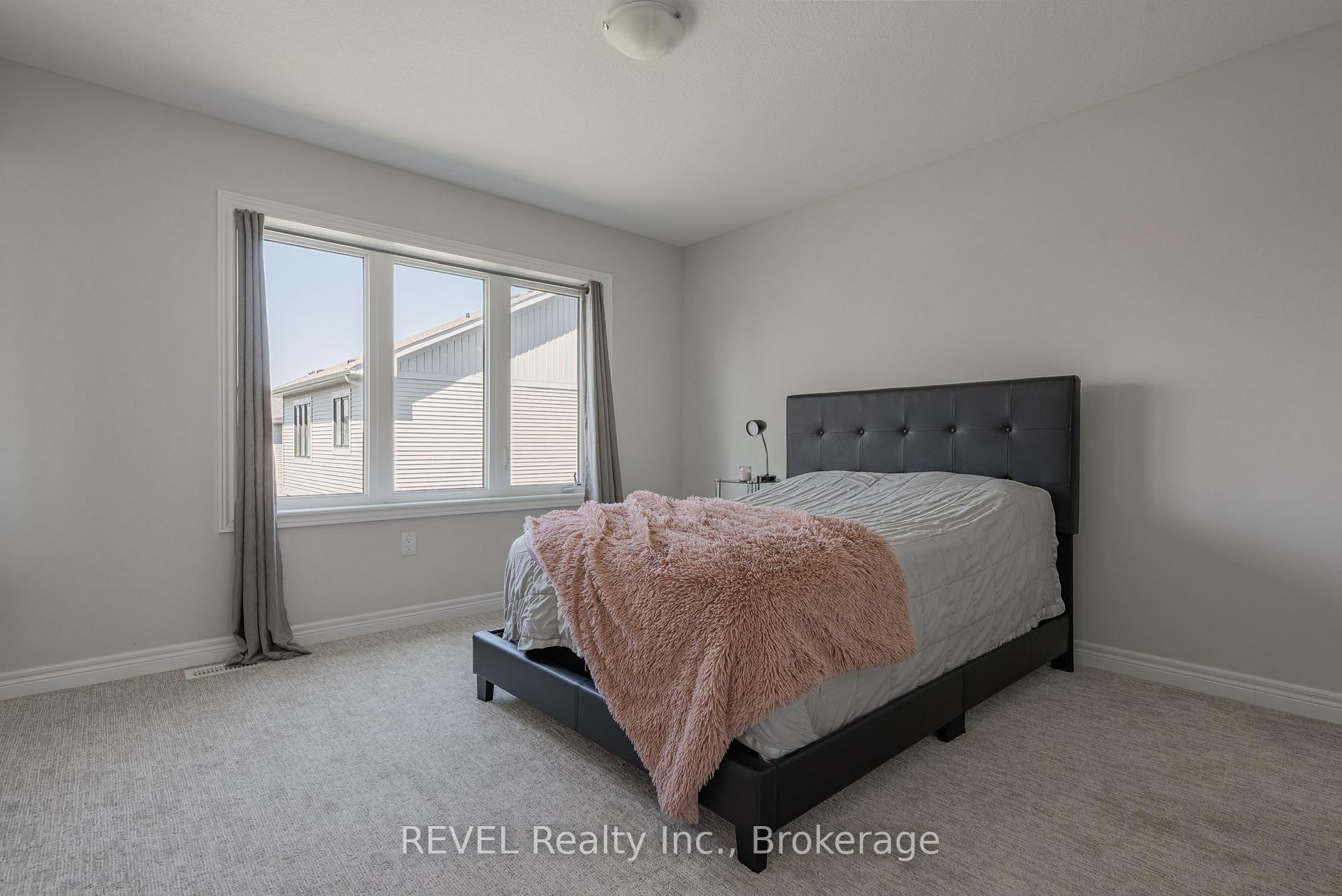 Photo 62 of 98 Marion Street, Hamilton, Mount Hope — HOMEH