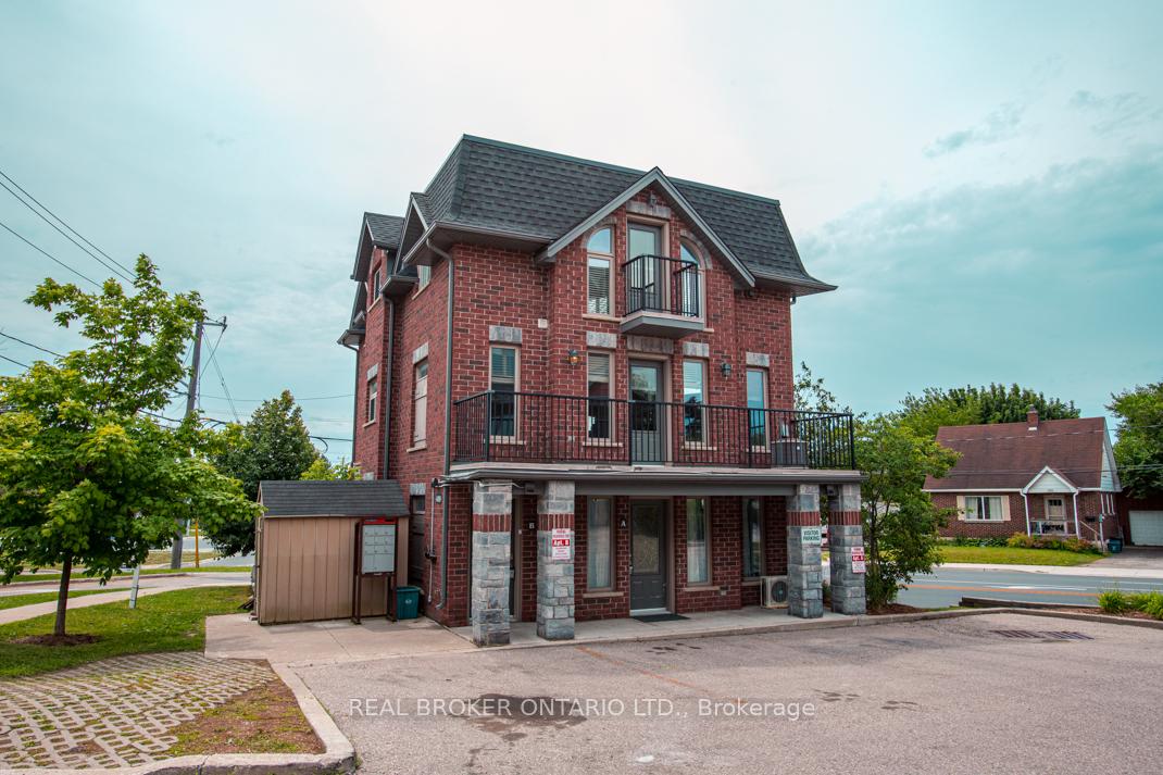Front of Unit B, 489 East Avenue