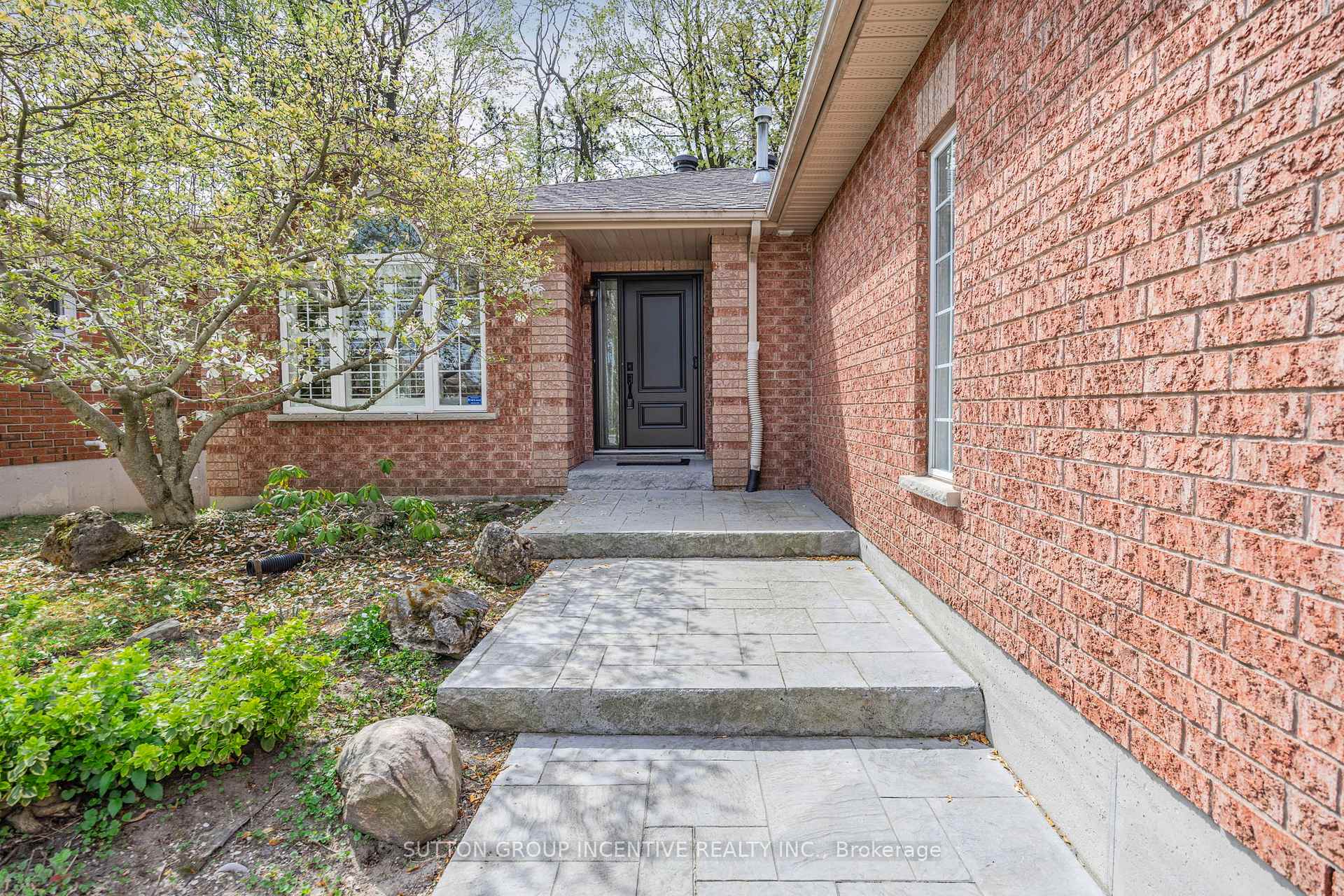 Photo 5 of 146 Columbia Road, Barrie, Holly — HOMEH