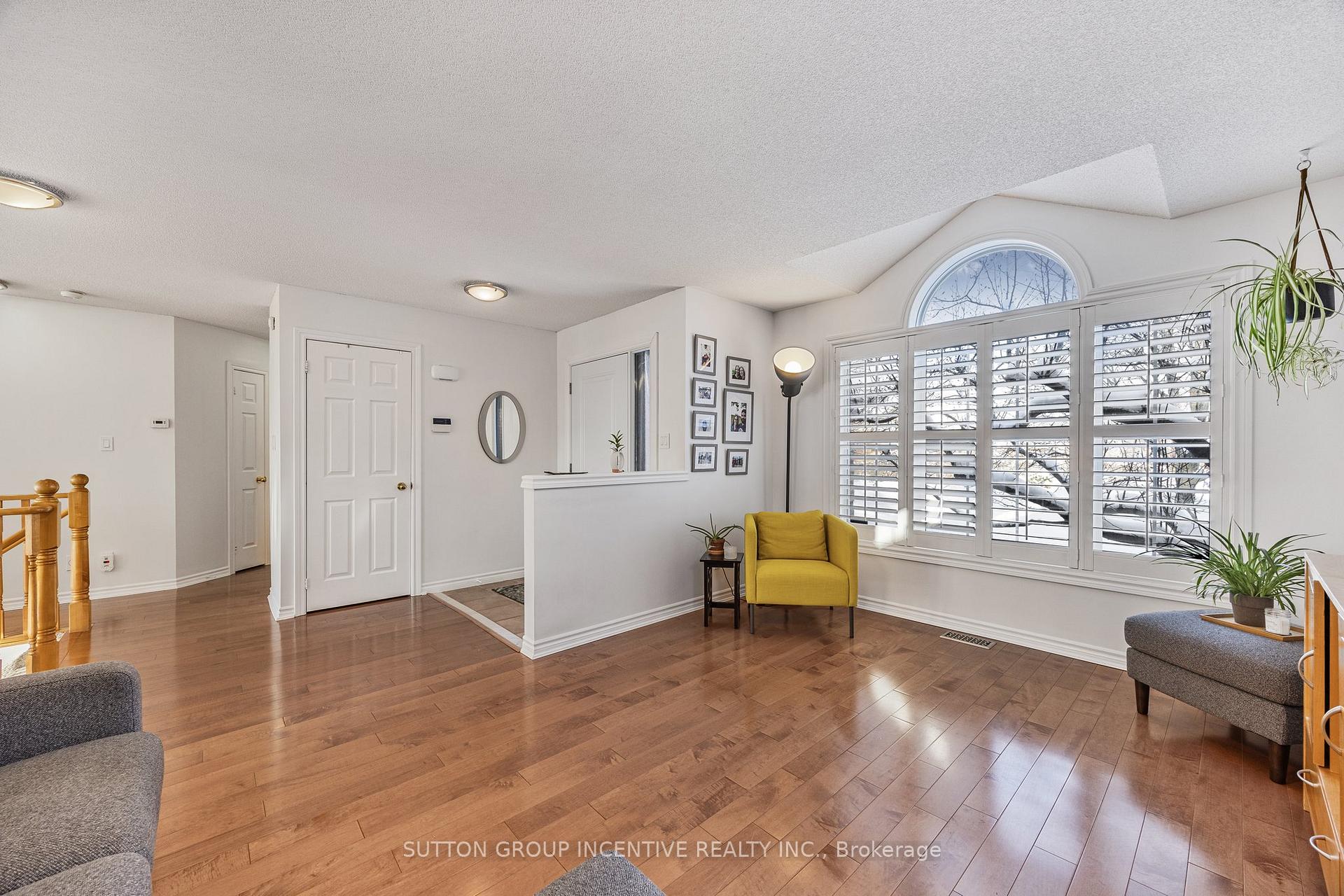 Photo 8 of 146 Columbia Road, Barrie, Holly — HOMEH