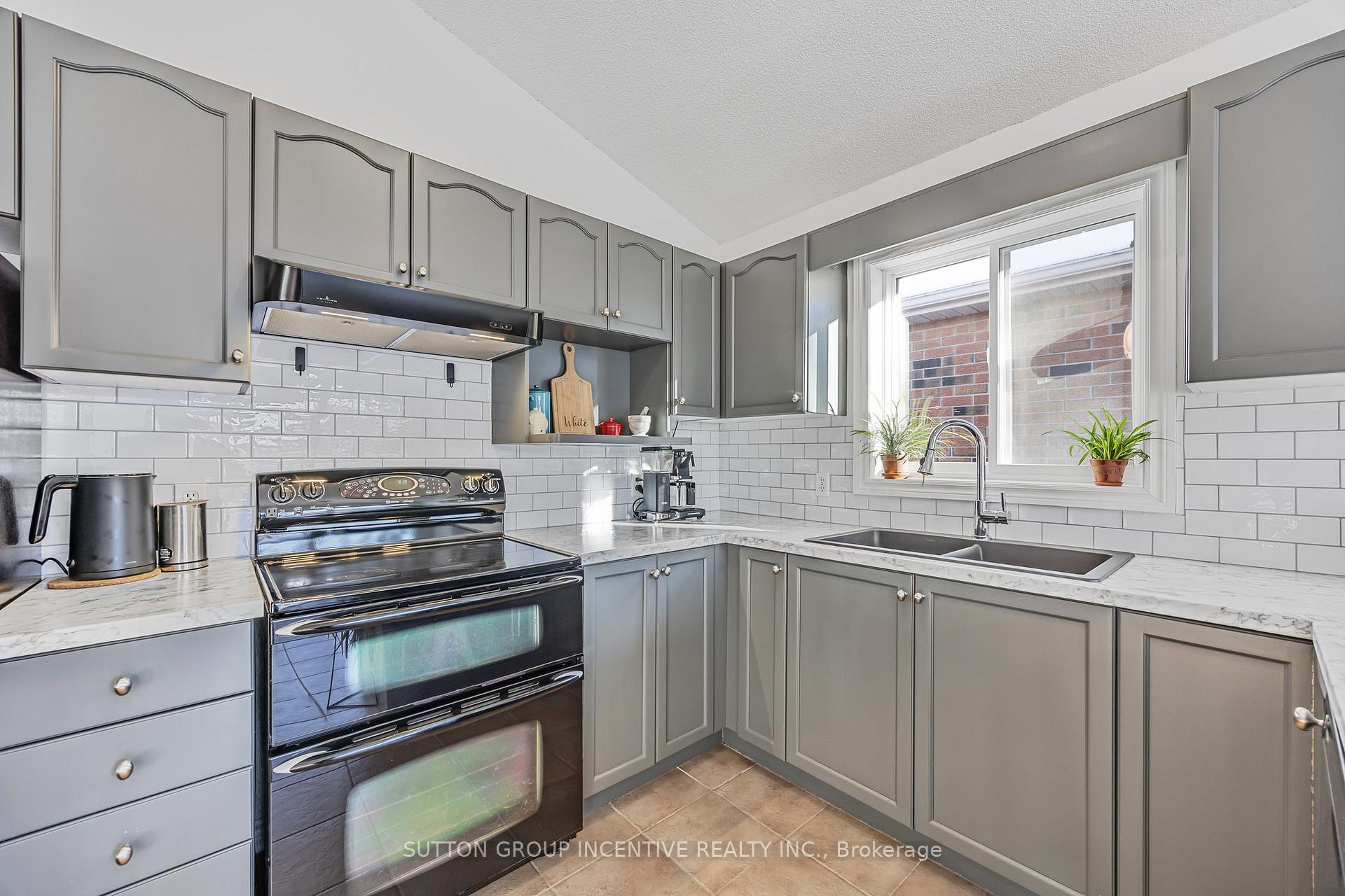 Photo 13 of 146 Columbia Road, Barrie, Holly — HOMEH
