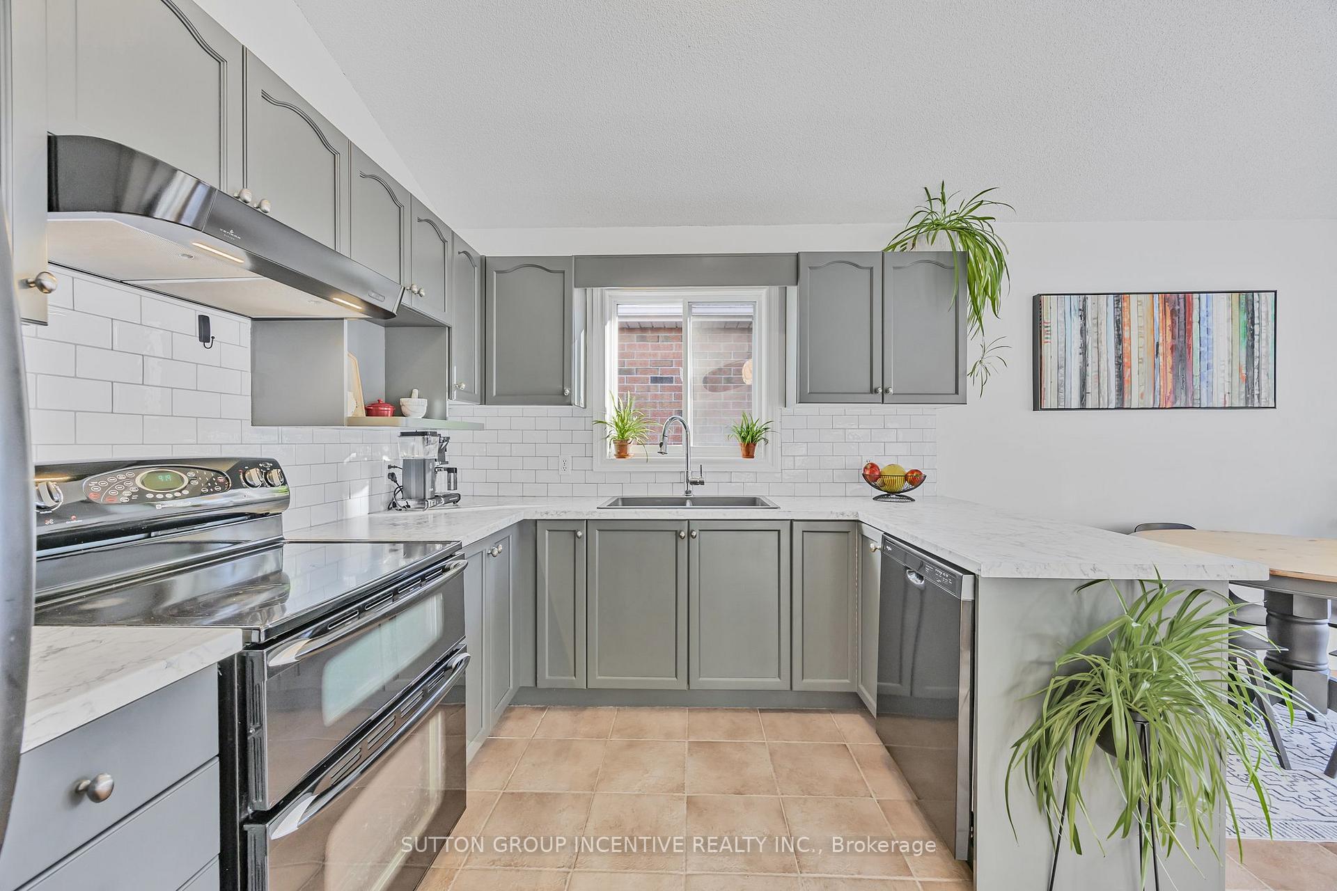 Photo 14 of 146 Columbia Road, Barrie, Holly — HOMEH