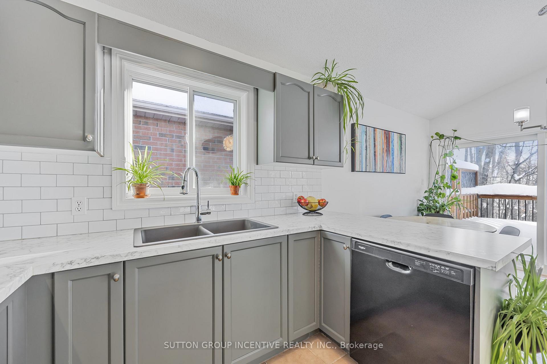 Photo 15 of 146 Columbia Road, Barrie, Holly — HOMEH