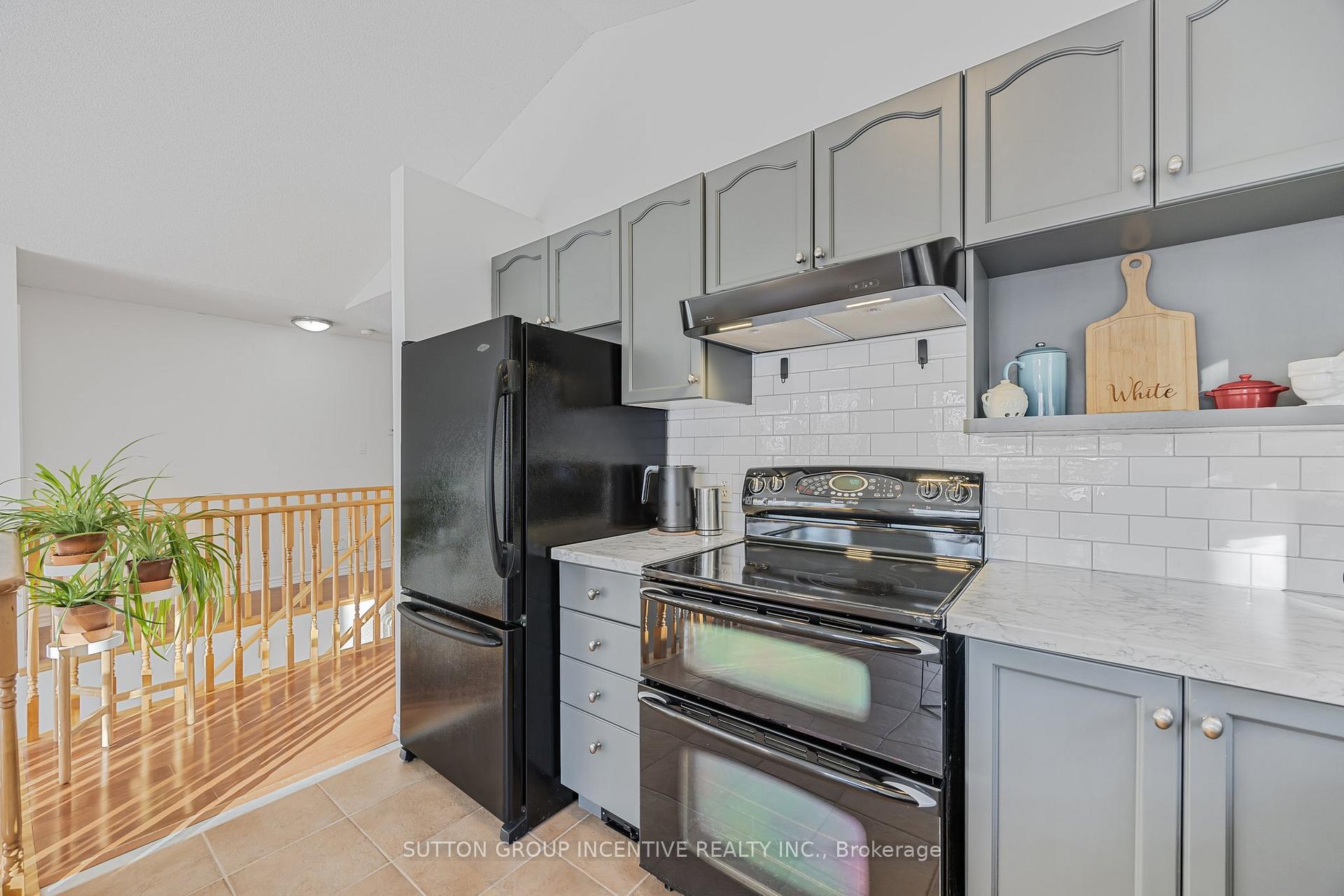 Photo 17 of 146 Columbia Road, Barrie, Holly — HOMEH
