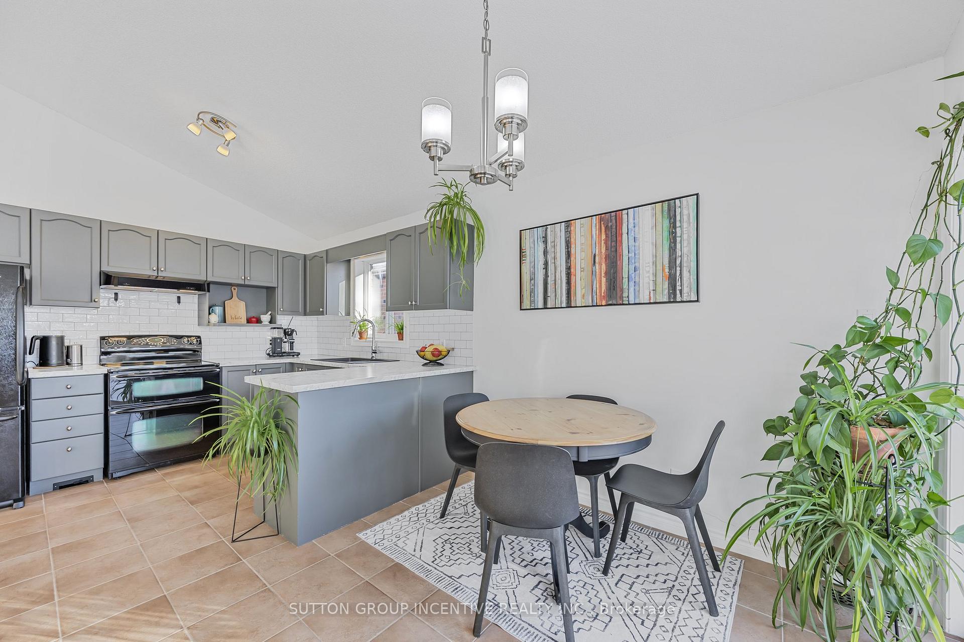 Photo 19 of 146 Columbia Road, Barrie, Holly — HOMEH