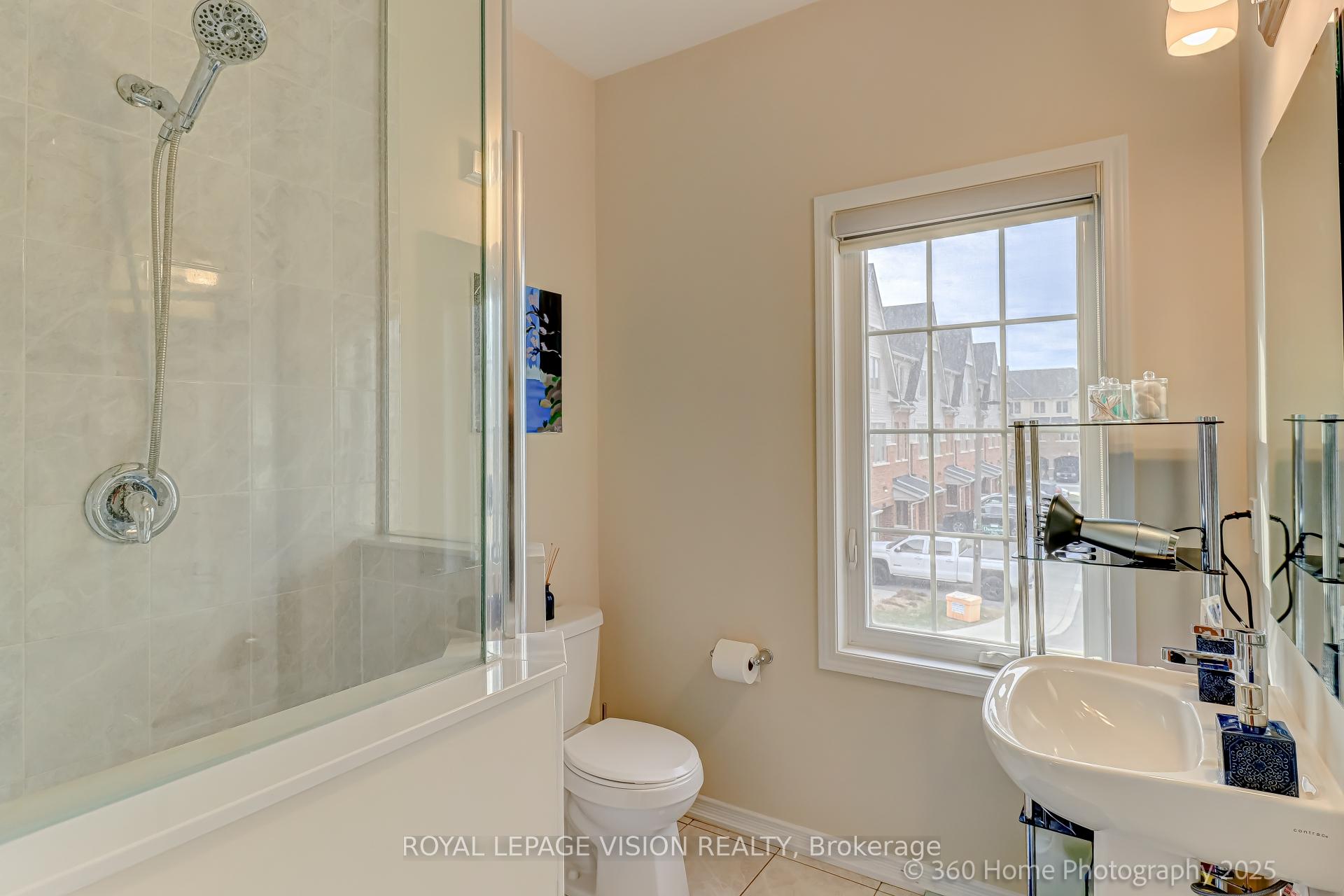Photo 13 of 213 Danzatore Path, Oshawa, Windfields — HOMEH