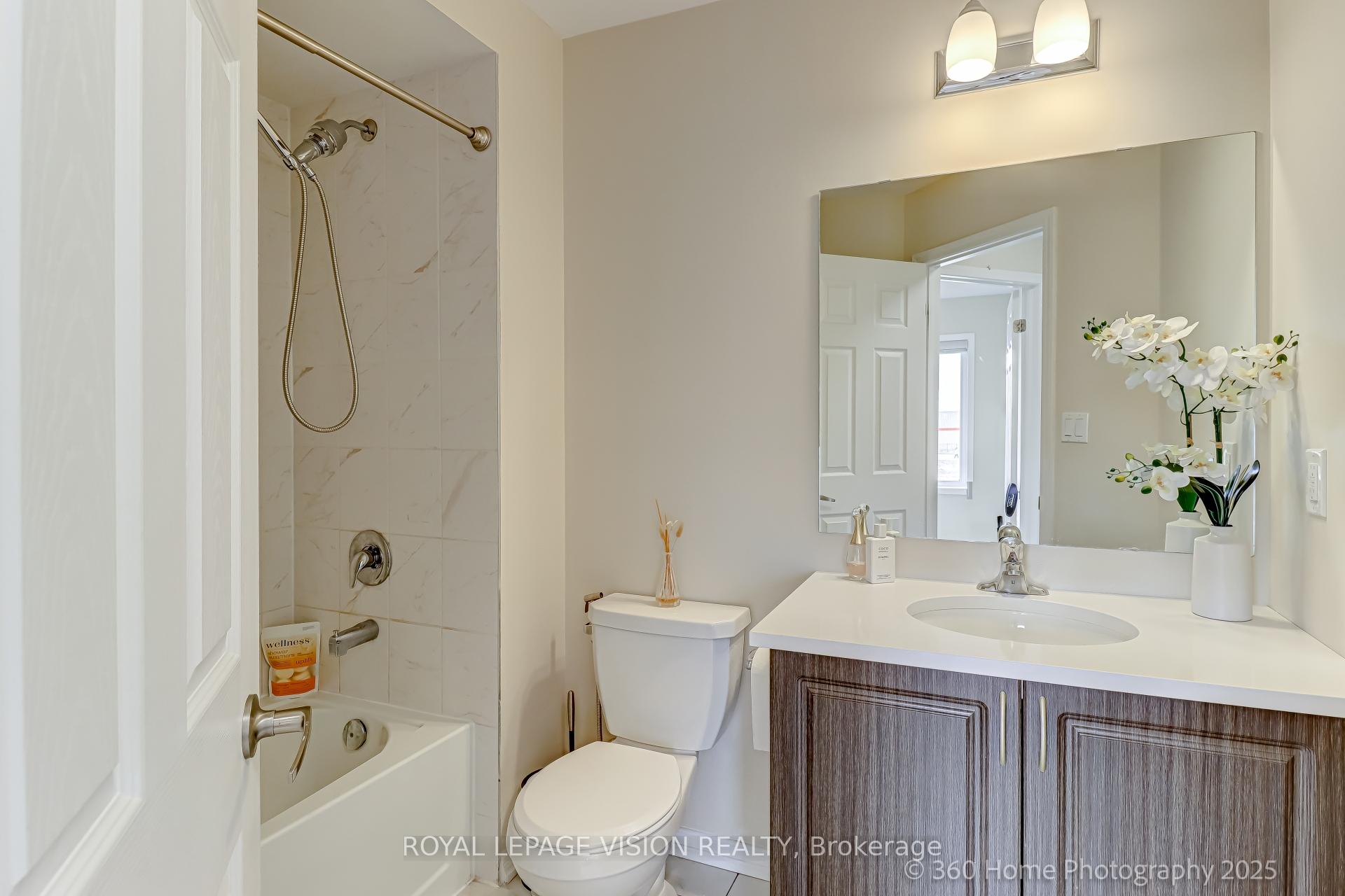 Photo 16 of 213 Danzatore Path, Oshawa, Windfields — HOMEH