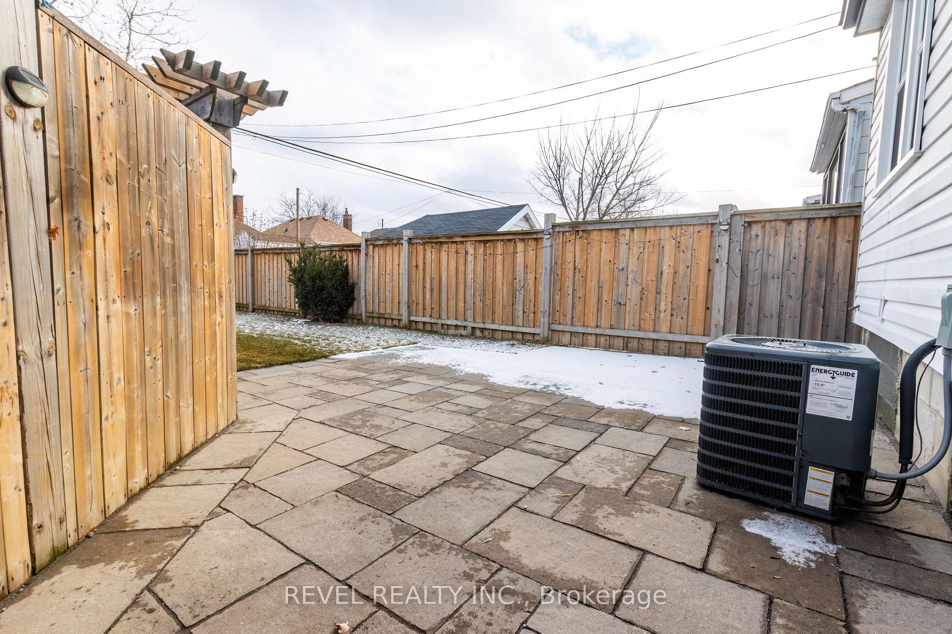 Photo 52 of 106 Weir Street N, Hamilton, Homeside — HOMEH