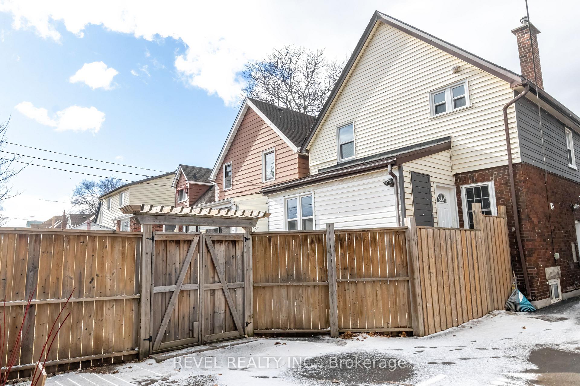 Photo 53 of 106 Weir Street N, Hamilton, Homeside — HOMEH