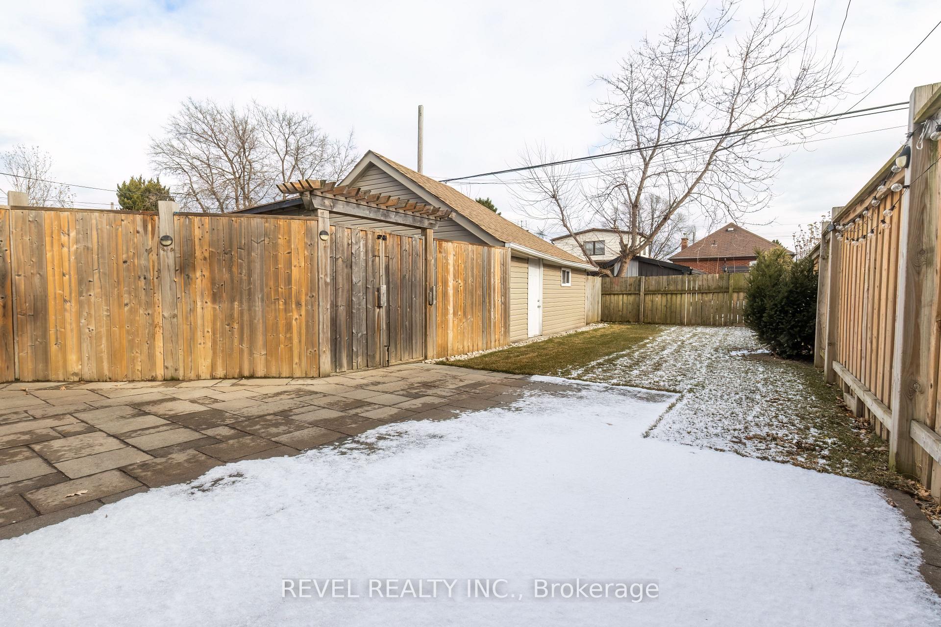 Photo 54 of 106 Weir Street N, Hamilton, Homeside — HOMEH