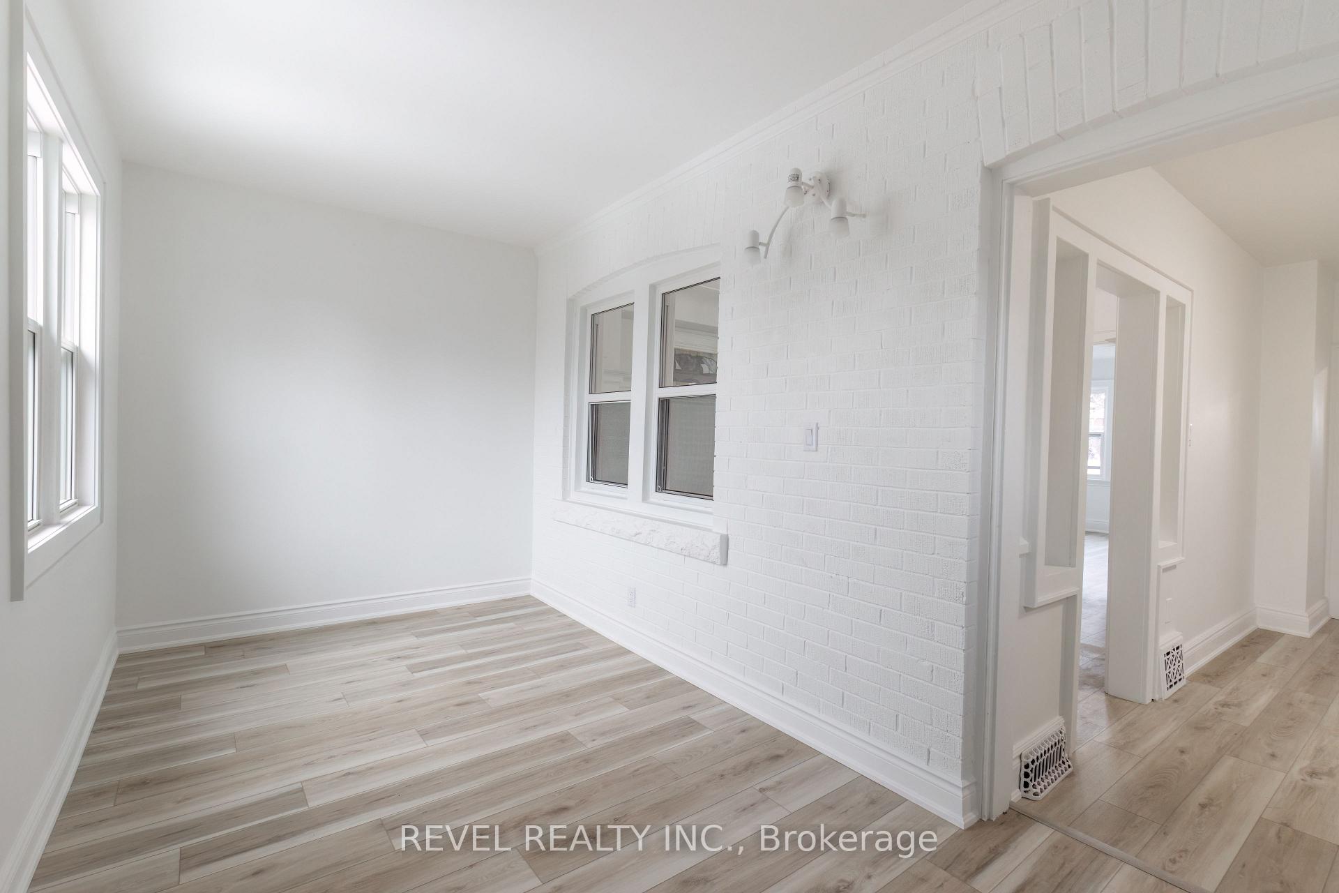 Photo 28 of 106 Weir Street N, Hamilton, Homeside — HOMEH