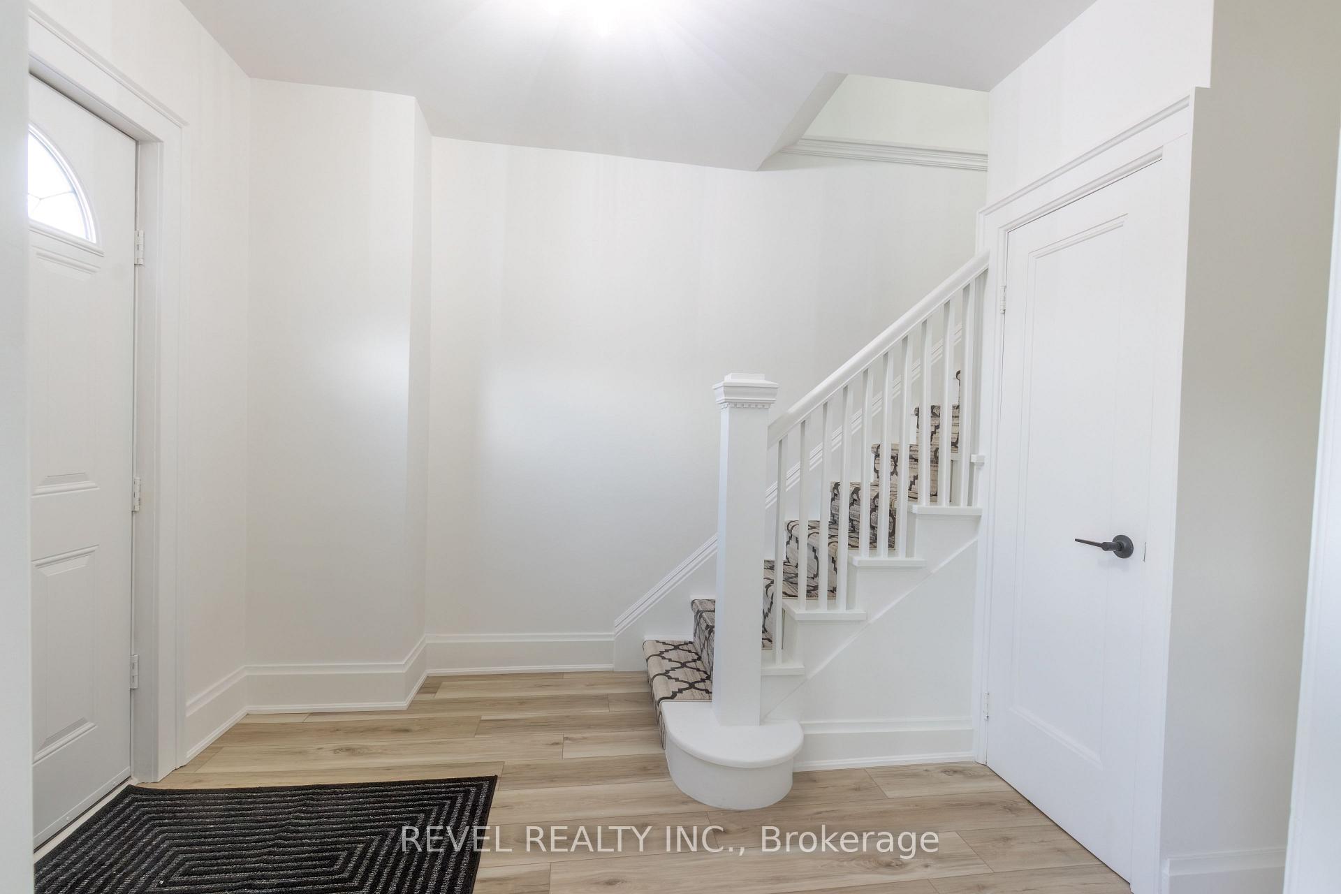 Photo 30 of 106 Weir Street N, Hamilton, Homeside — HOMEH
