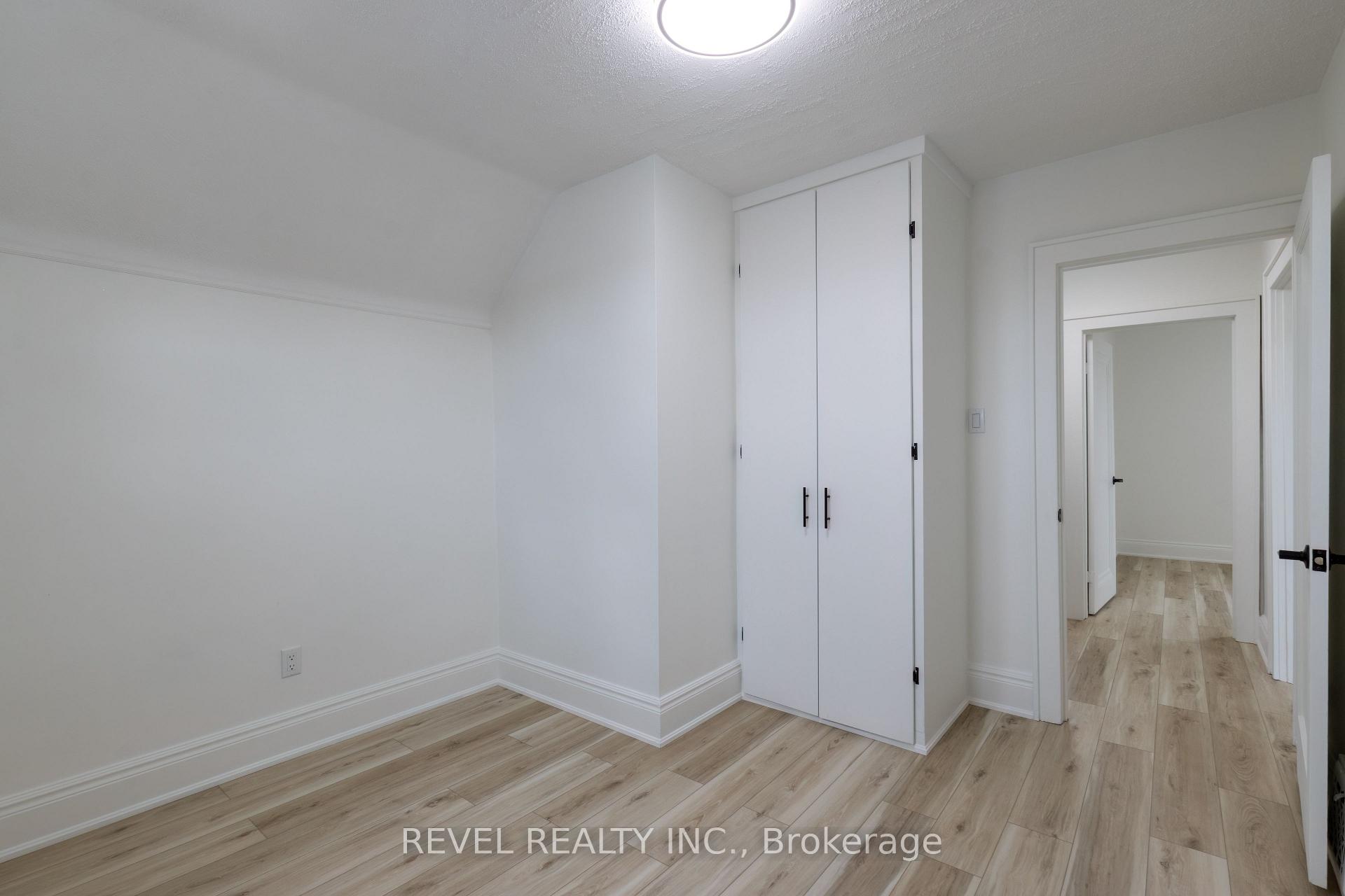 Photo 56 of 106 Weir Street N, Hamilton, Homeside — HOMEH
