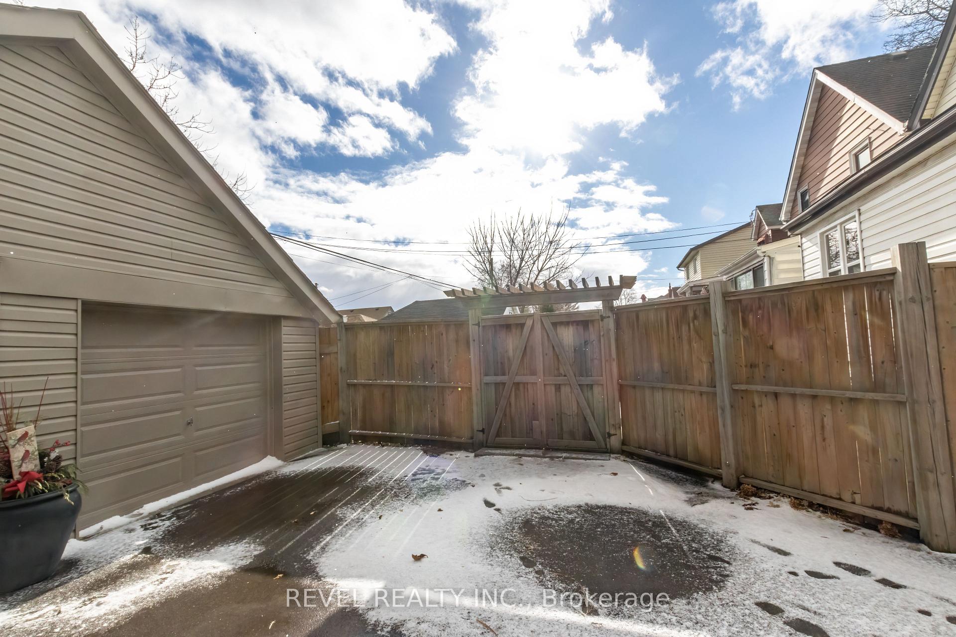 Photo 64 of 106 Weir Street N, Hamilton, Homeside — HOMEH