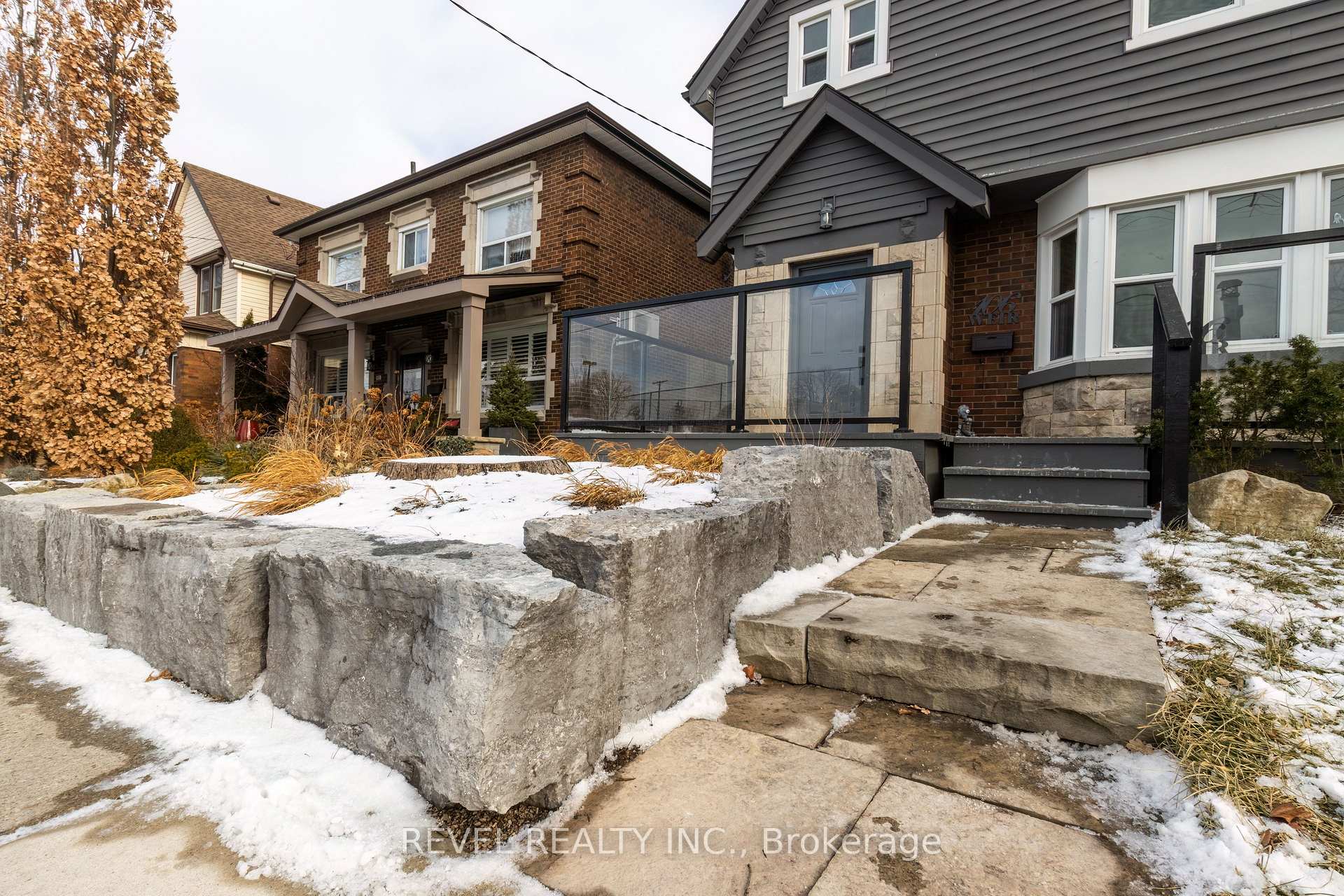 Photo 65 of 106 Weir Street N, Hamilton, Homeside — HOMEH