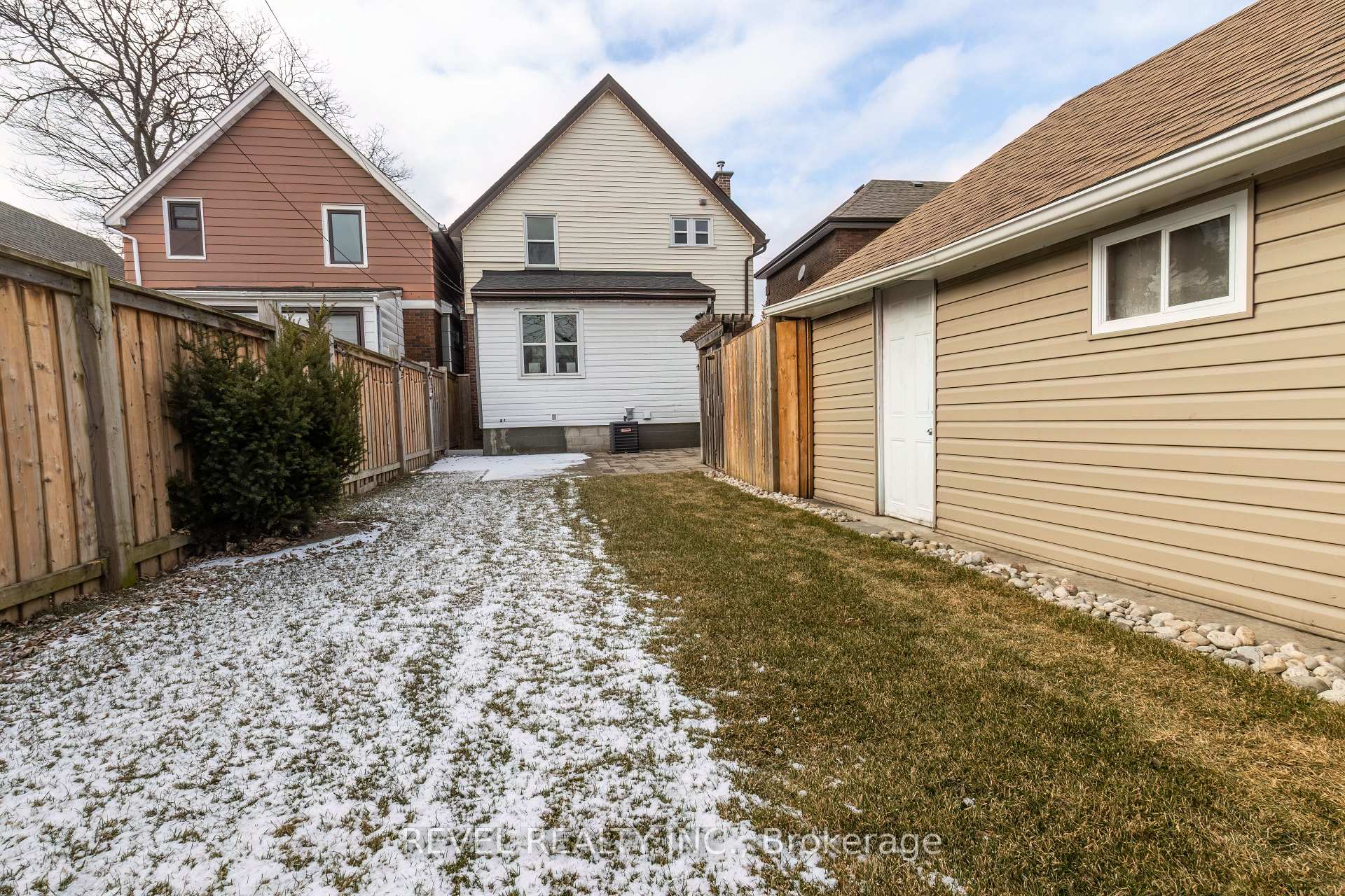 Photo 70 of 106 Weir Street N, Hamilton, Homeside — HOMEH