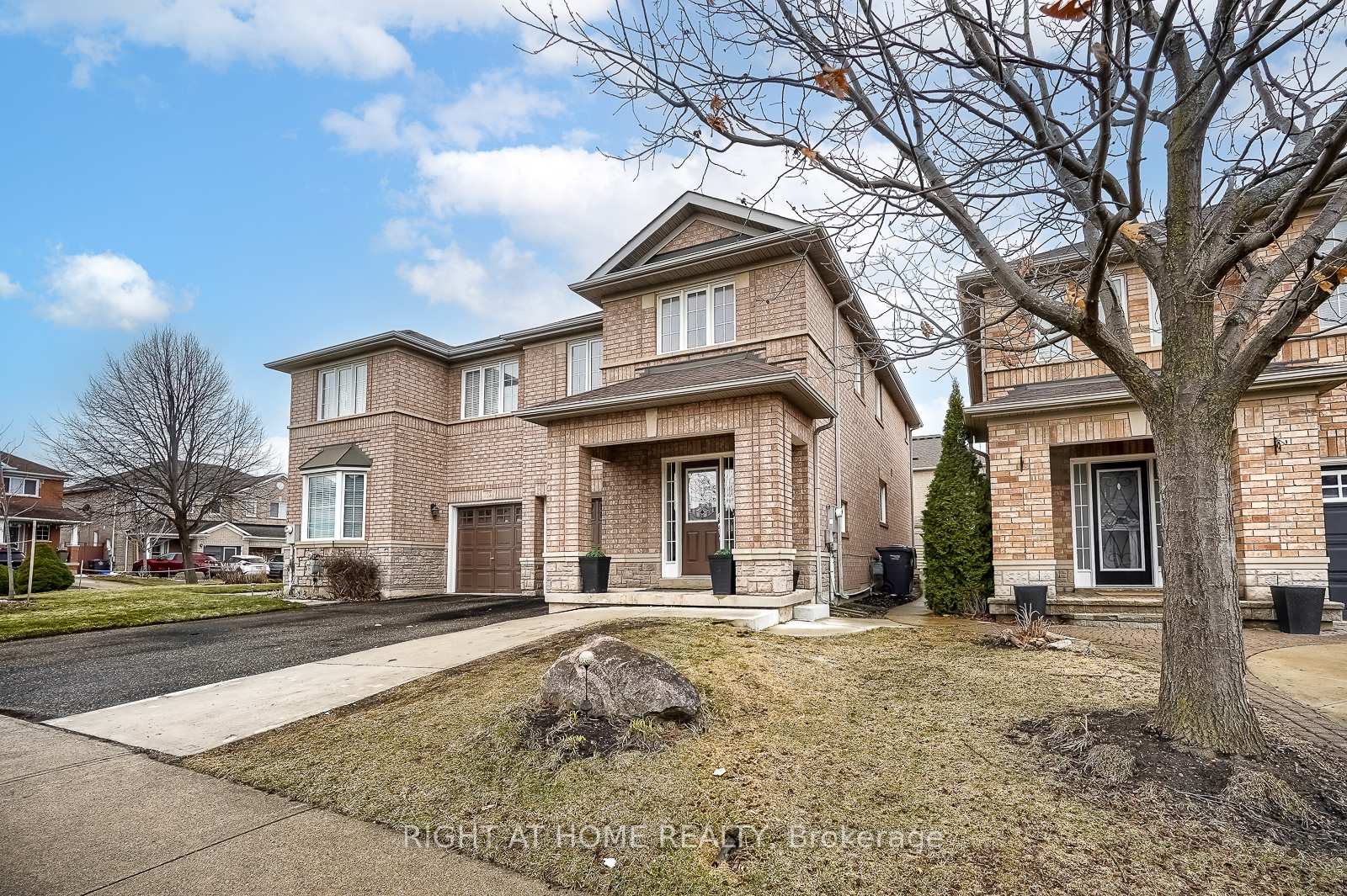 Photo 2 of 38 Ashmere Road, Brampton, Fletcher's Meadow — HOMEH