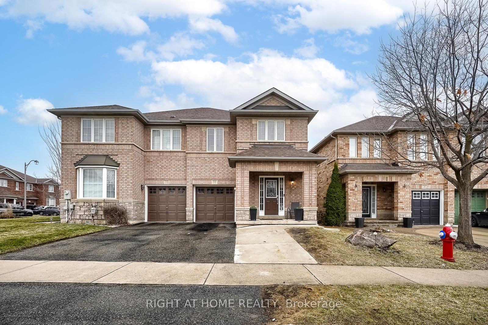 Photo 3 of 38 Ashmere Road, Brampton, Fletcher's Meadow — HOMEH