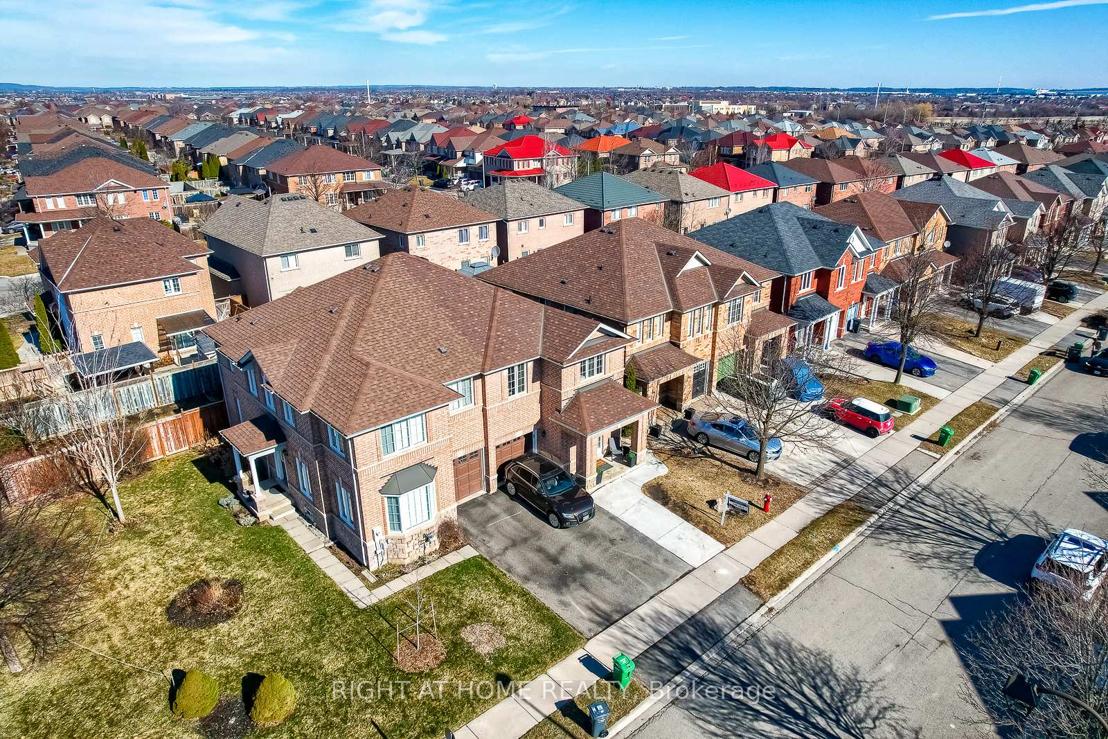 Photo 5 of 38 Ashmere Road, Brampton, Fletcher's Meadow — HOMEH