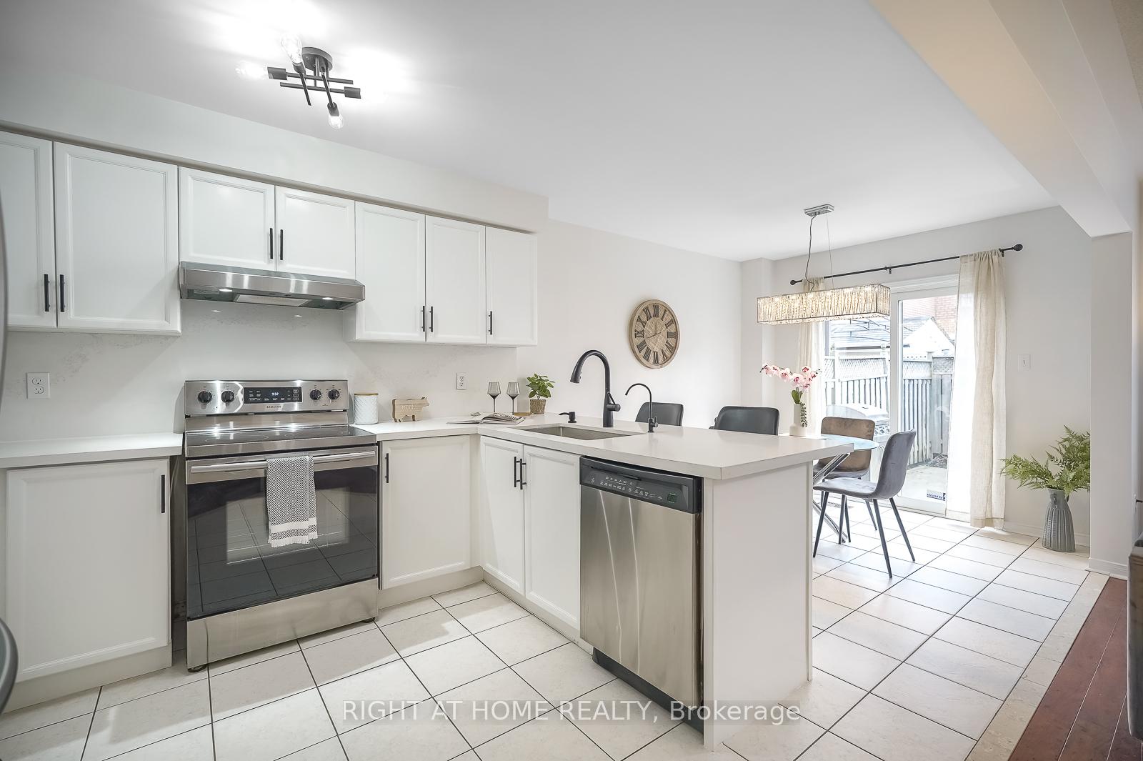 Photo 12 of 38 Ashmere Road, Brampton, Fletcher's Meadow — HOMEH