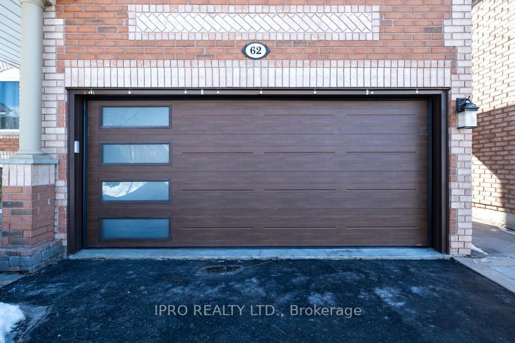Photo 4 of 62 Masters Green Crescent, Brampton, Snelgrove — HOMEH