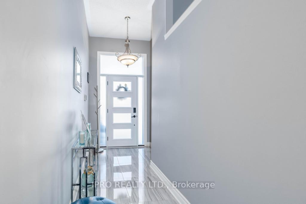 Photo 5 of 62 Masters Green Crescent, Brampton, Snelgrove — HOMEH