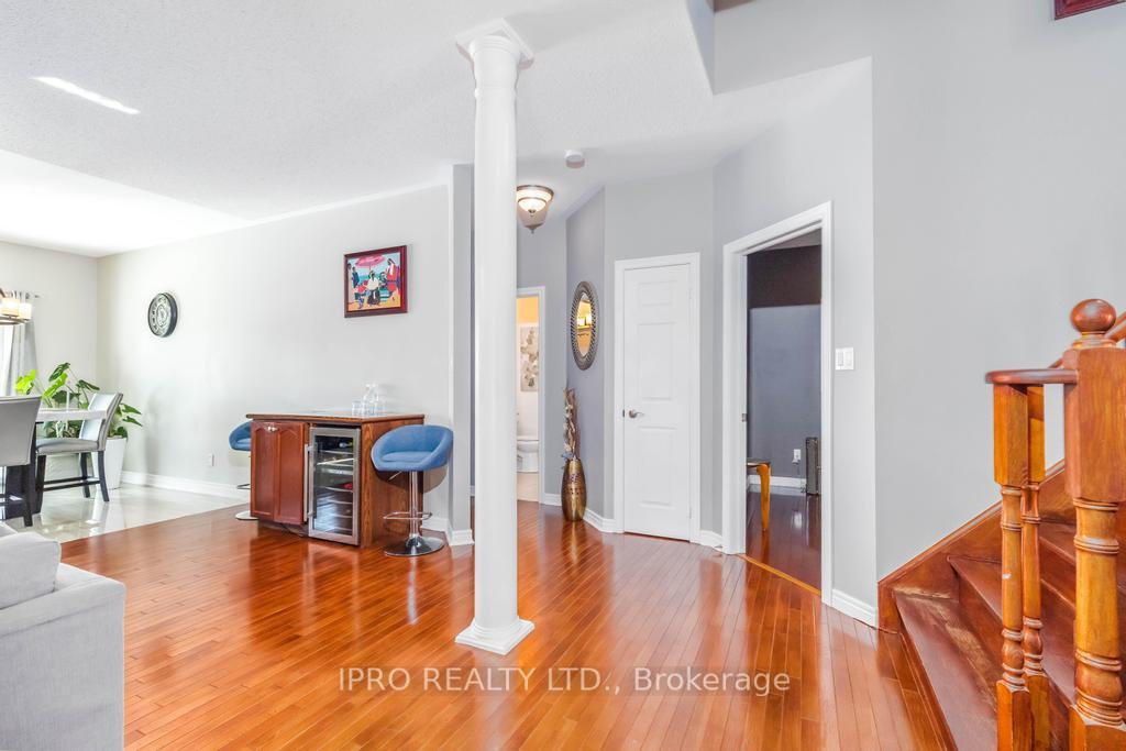 Photo 9 of 62 Masters Green Crescent, Brampton, Snelgrove — HOMEH