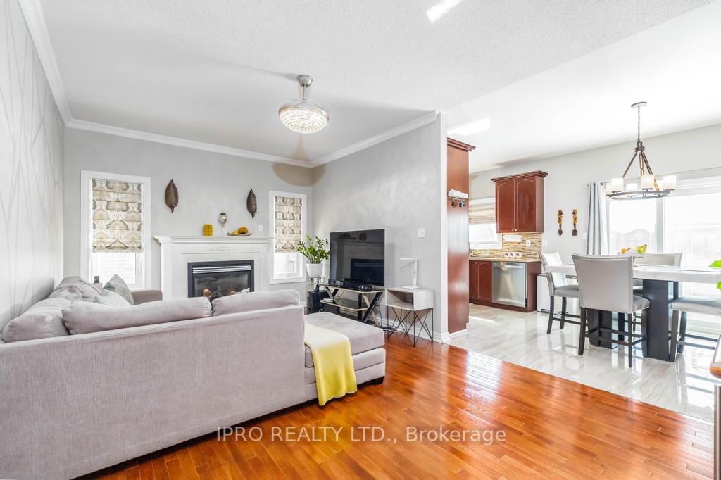 Photo 10 of 62 Masters Green Crescent, Brampton, Snelgrove — HOMEH