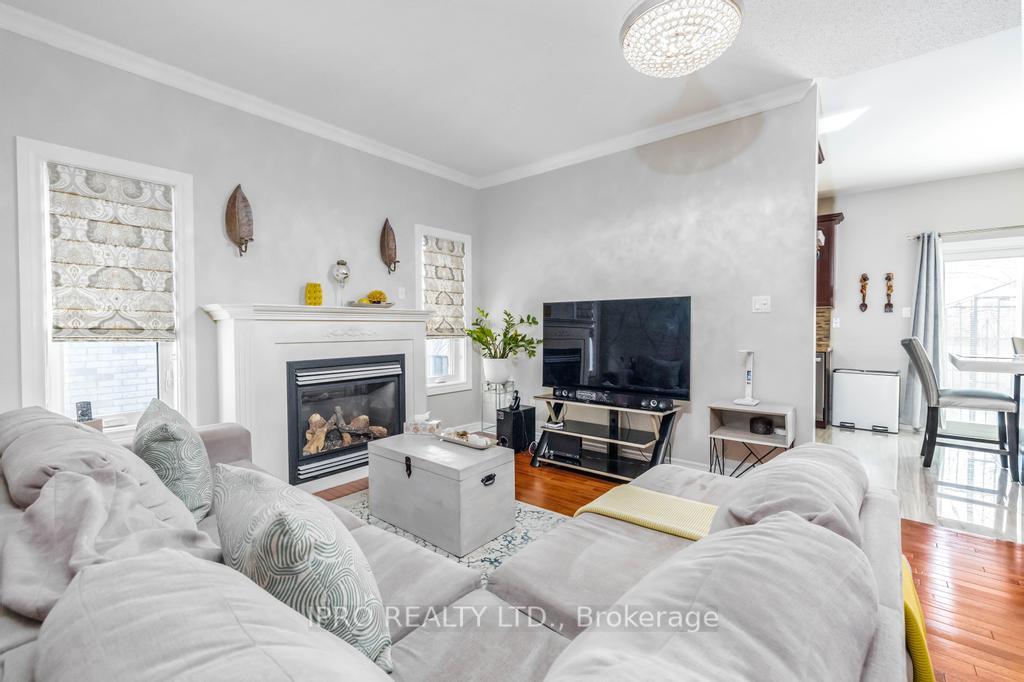 Photo 12 of 62 Masters Green Crescent, Brampton, Snelgrove — HOMEH