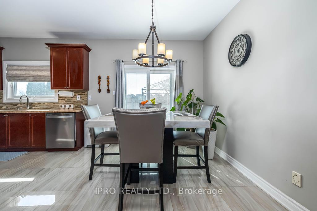 Photo 15 of 62 Masters Green Crescent, Brampton, Snelgrove — HOMEH