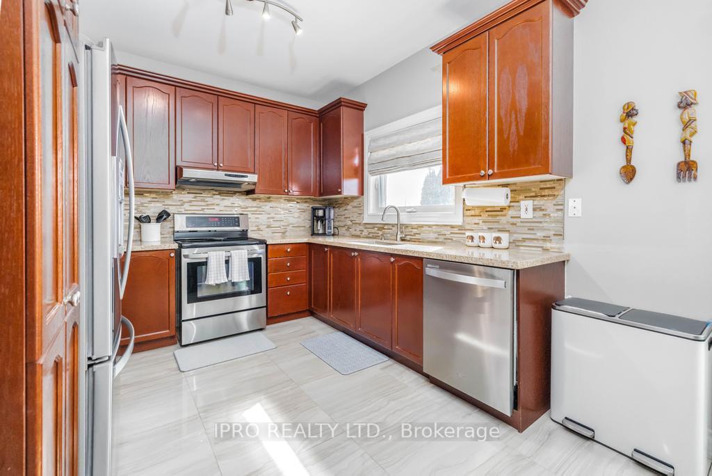 Photo 16 of 62 Masters Green Crescent, Brampton, Snelgrove — HOMEH