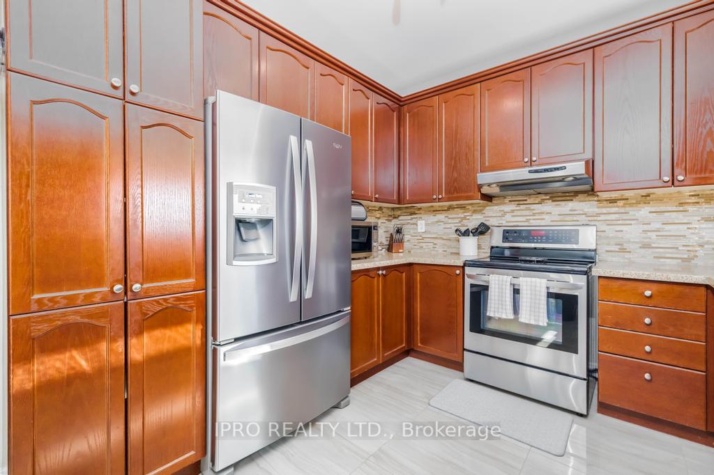 Photo 18 of 62 Masters Green Crescent, Brampton, Snelgrove — HOMEH