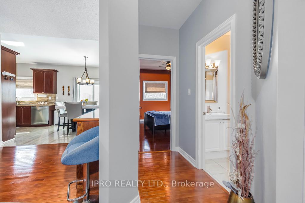 Photo 19 of 62 Masters Green Crescent, Brampton, Snelgrove — HOMEH