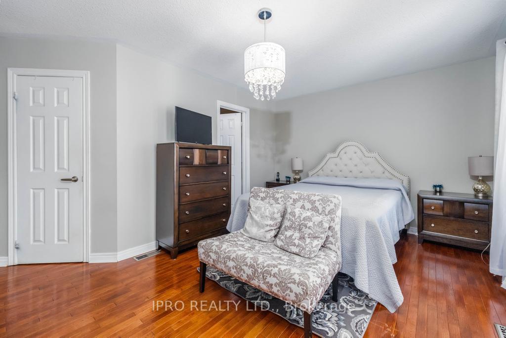 Photo 27 of 62 Masters Green Crescent, Brampton, Snelgrove — HOMEH