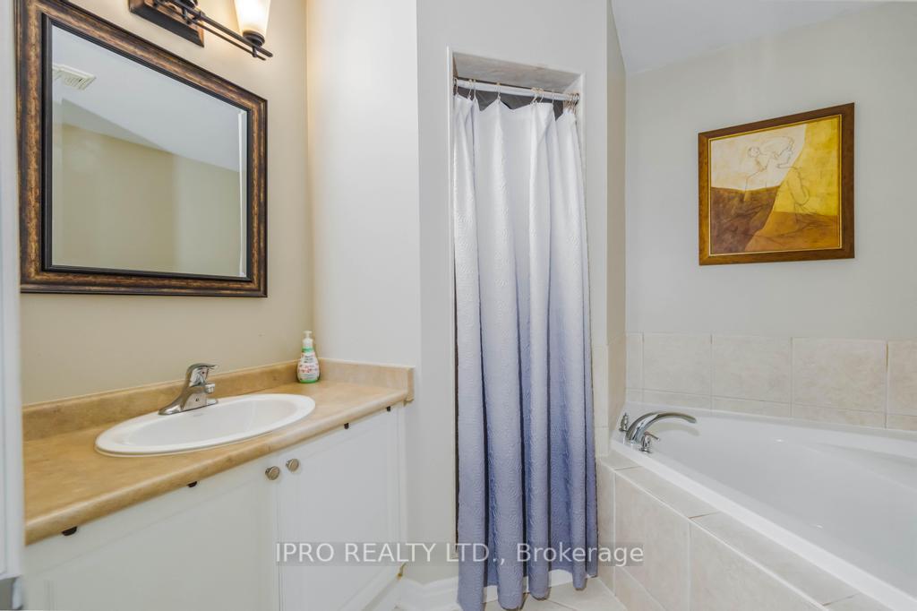 Photo 28 of 62 Masters Green Crescent, Brampton, Snelgrove — HOMEH