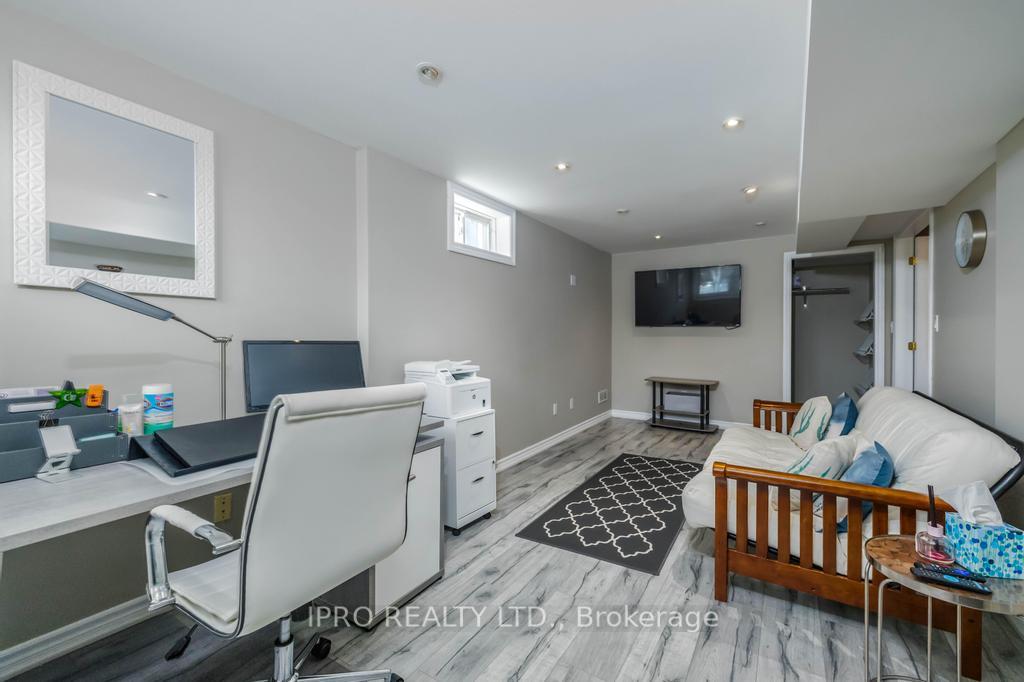 Photo 32 of 62 Masters Green Crescent, Brampton, Snelgrove — HOMEH