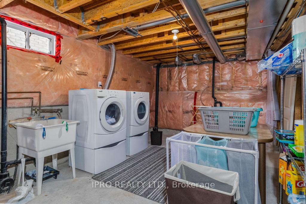 Photo 34 of 62 Masters Green Crescent, Brampton, Snelgrove — HOMEH